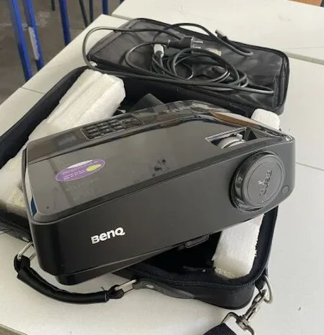 Vidéoprojecteur BENQ modèle TW519, n° de série PD12D02106001 - Lot 16