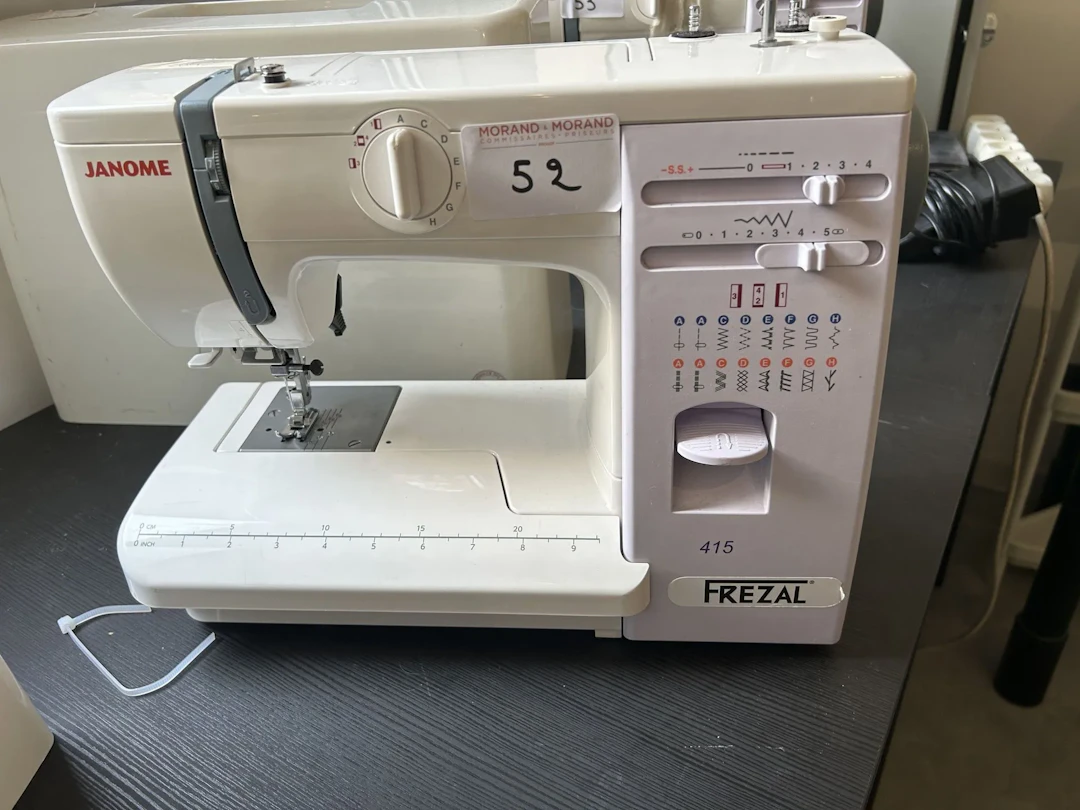 1 machine à coudre FREZAL 415 JANOME - Lot 52