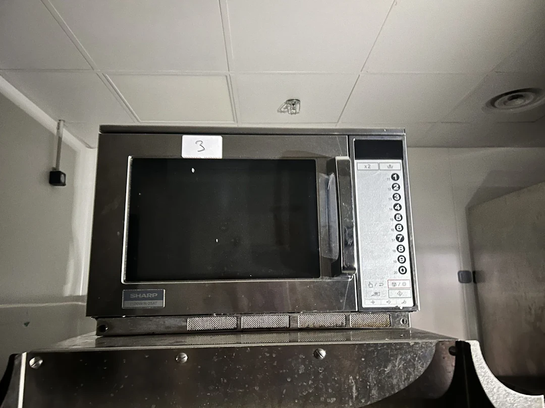 Four mico-ondes inox SHARP - Lot 132