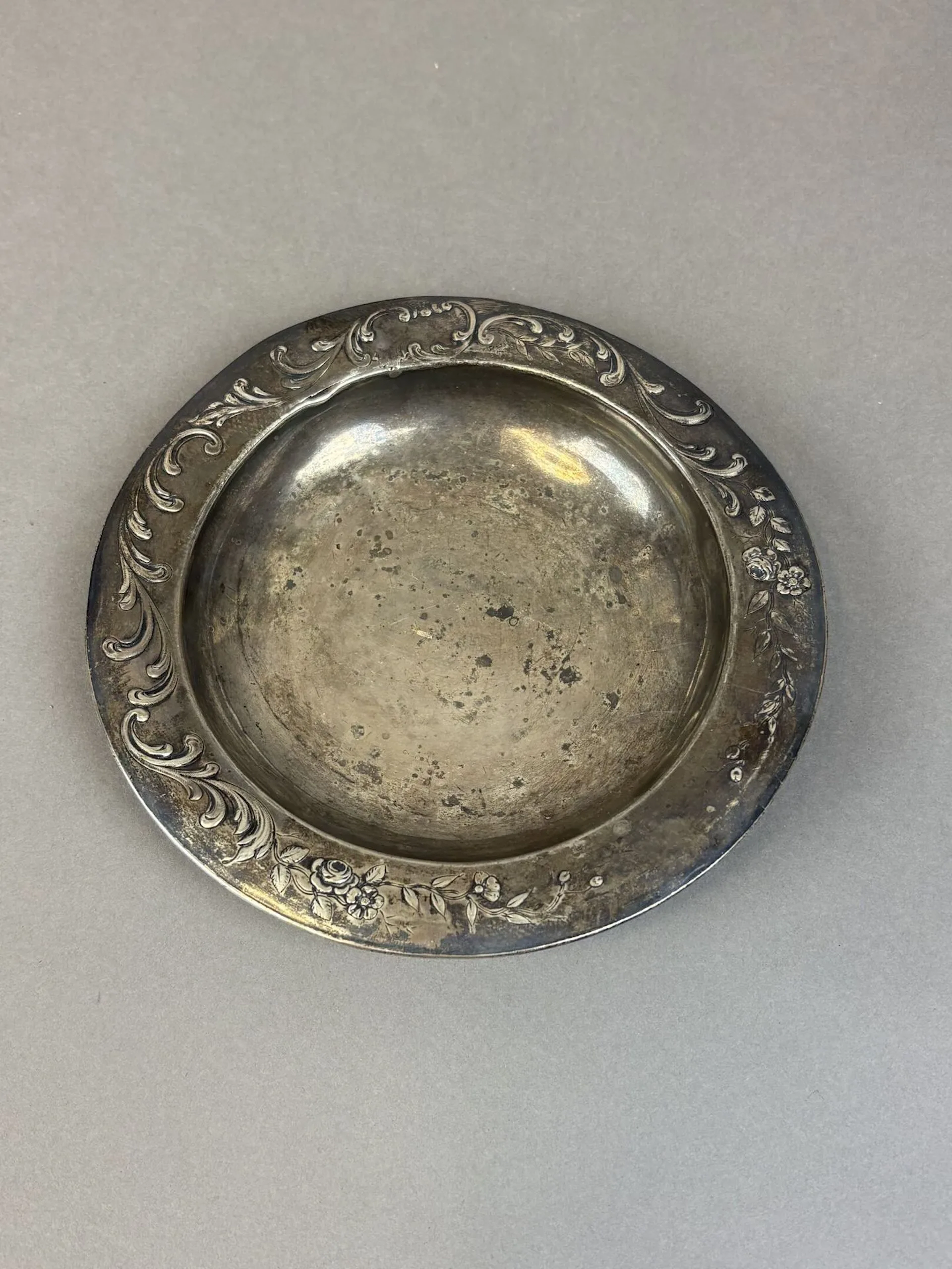 950-thousandths sterling silver dish (Minerva hallmark) with - Lot 117