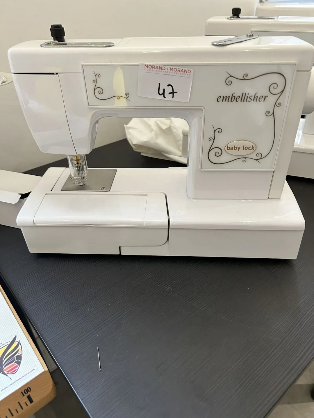 1 machine à coudre FREZAL Embellisher Babylock EMB12 - Lot 47
