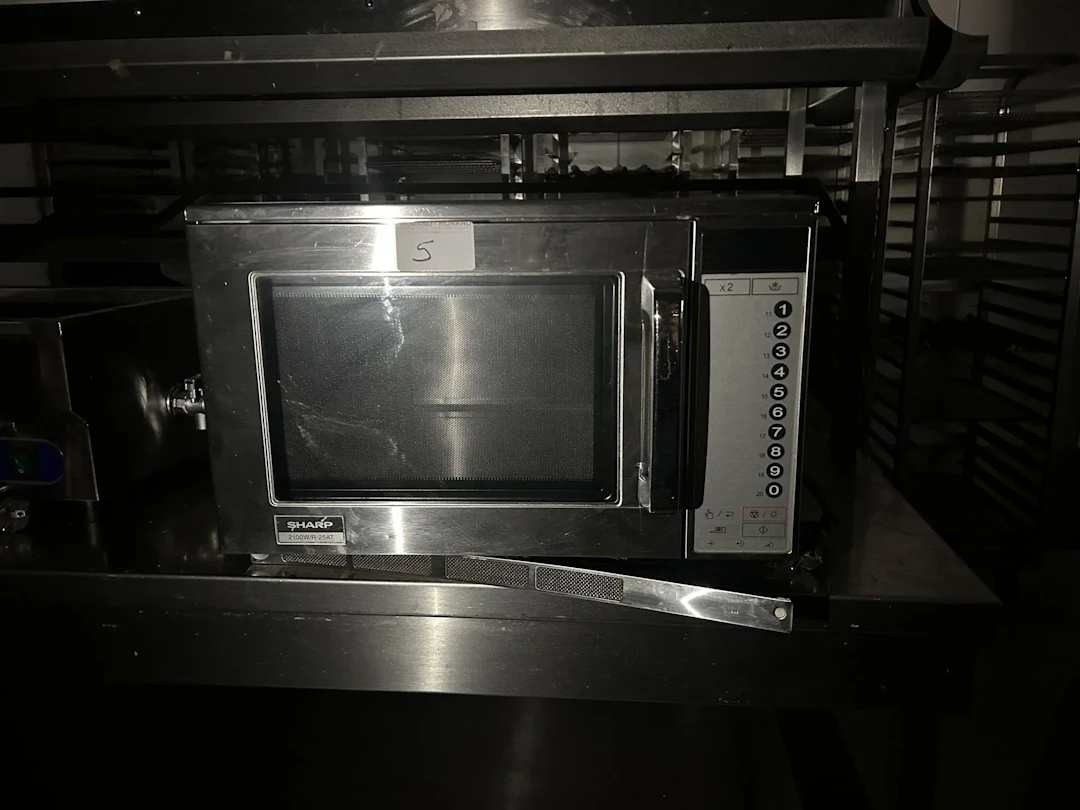 Four micro-ondes inox SHARP - Lot 134