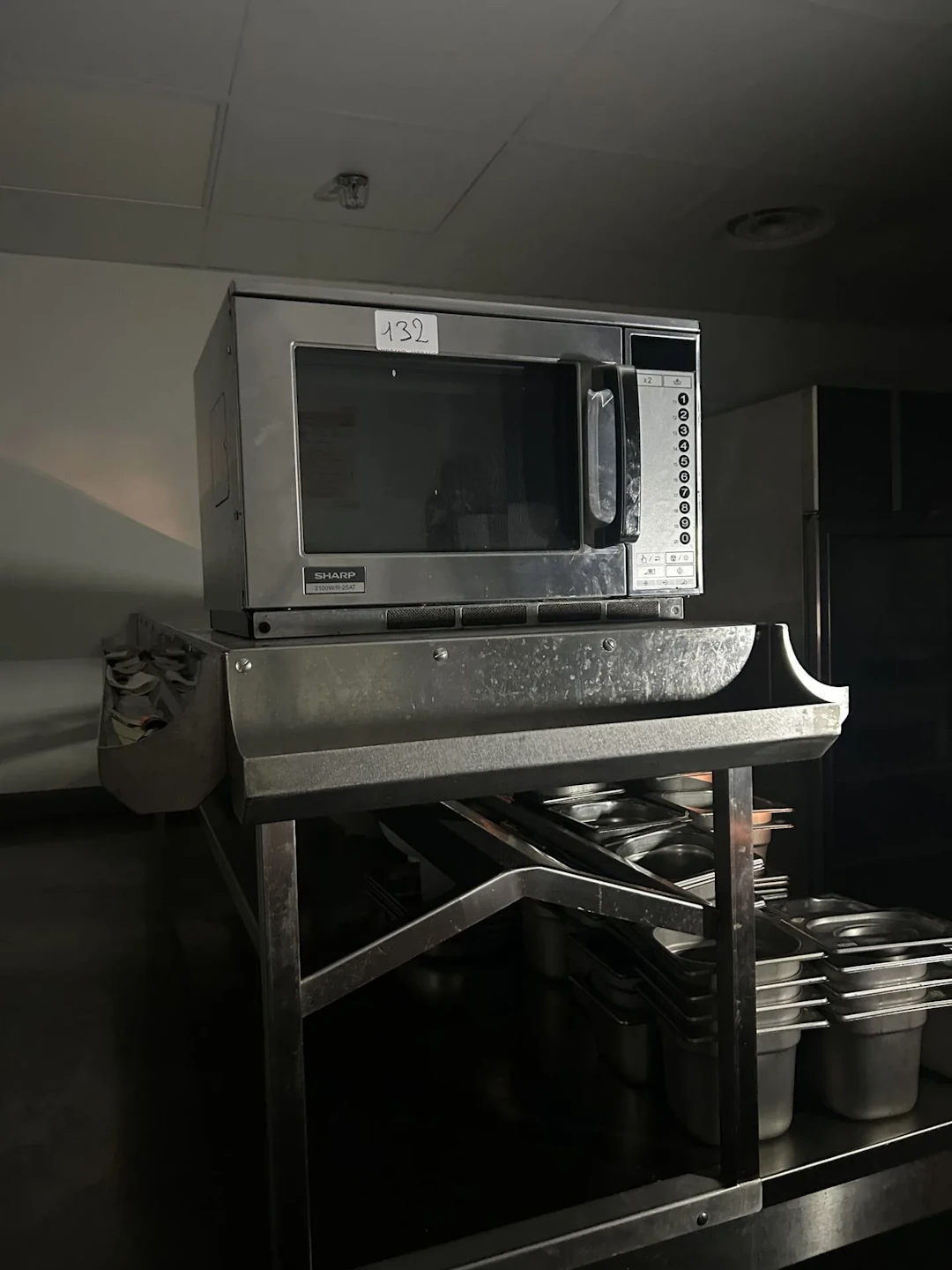 Four micro-ondes inox SHARP - Lot 132