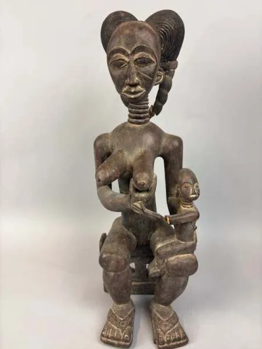 Carved wooden maternity statue with a dark patina, depicting - Lot 211