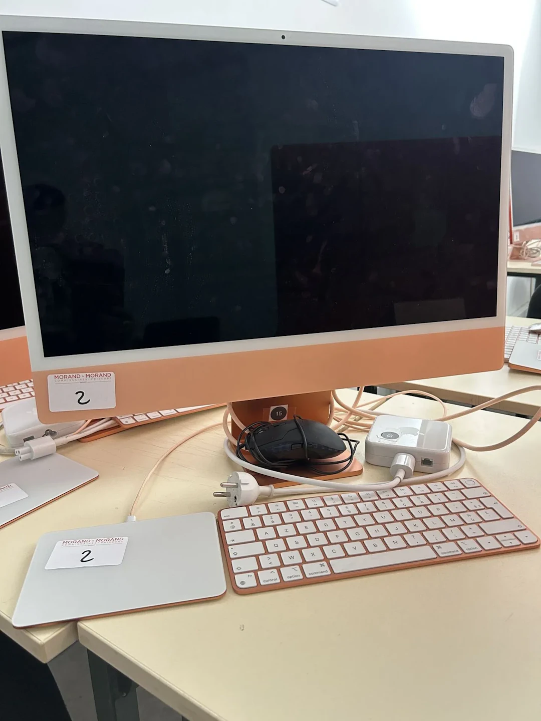 1 iMac modèle A2873, numéro de série L63GV7RQ16 - Lot 2