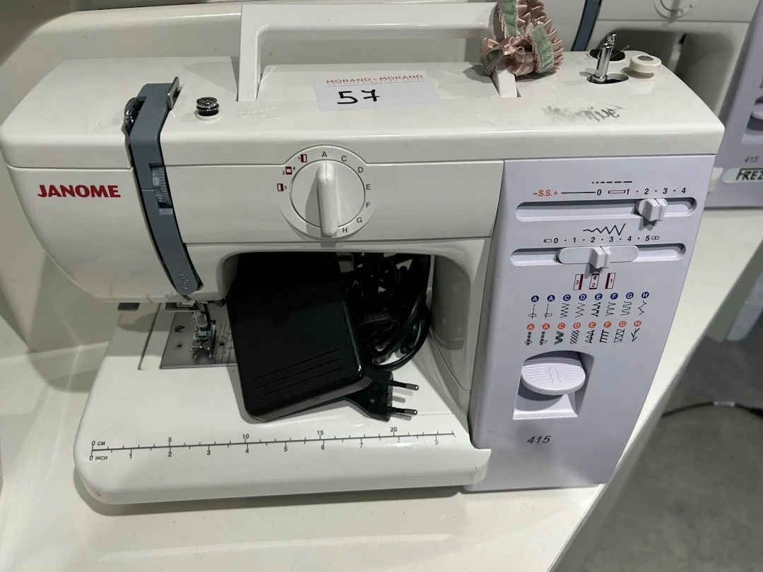 1 machine à coudre FREZAL 415 JANOME - Lot 57