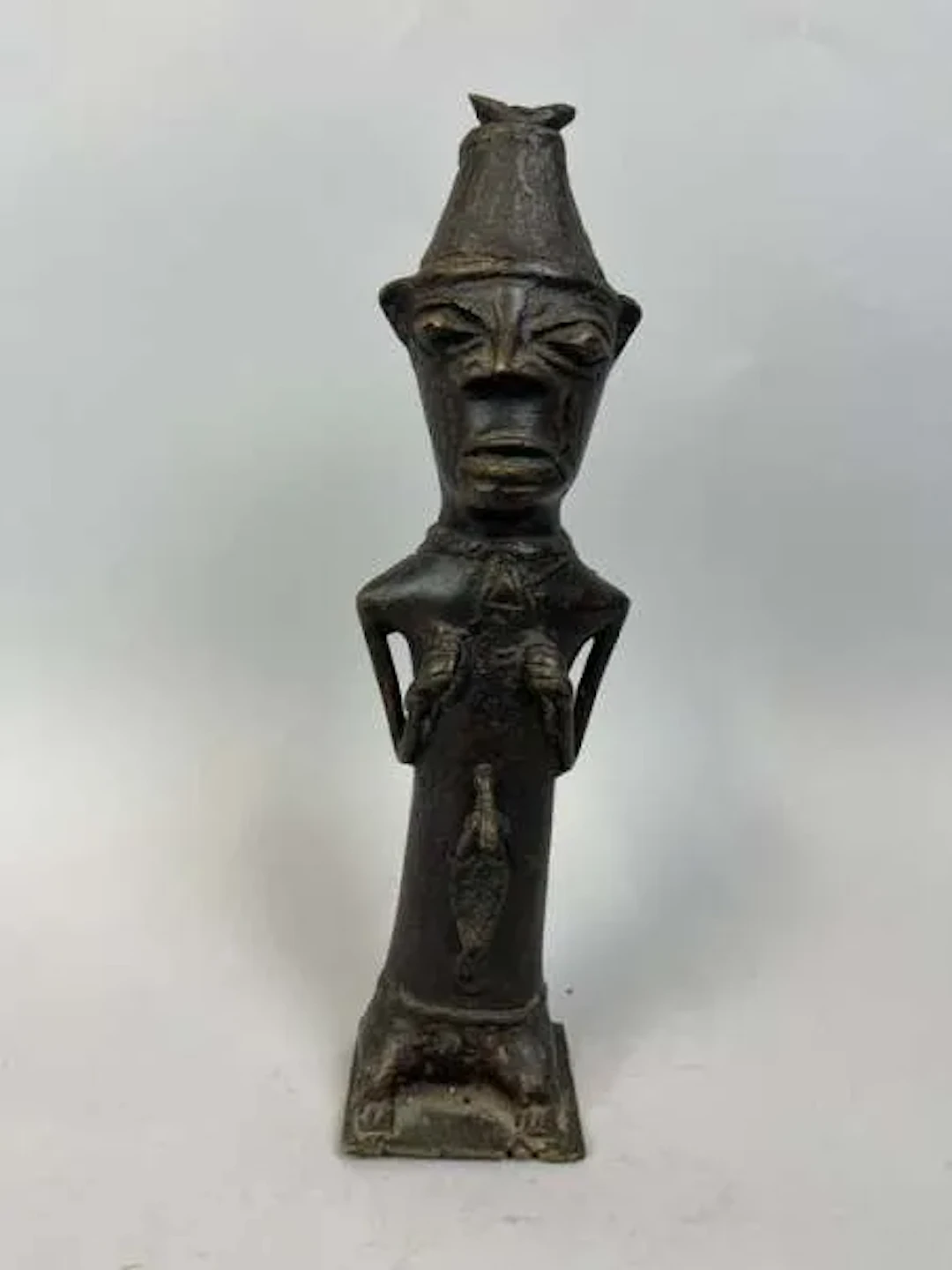 Anthropomorphic statuette made of a copper alloy with a dark - Lot 233