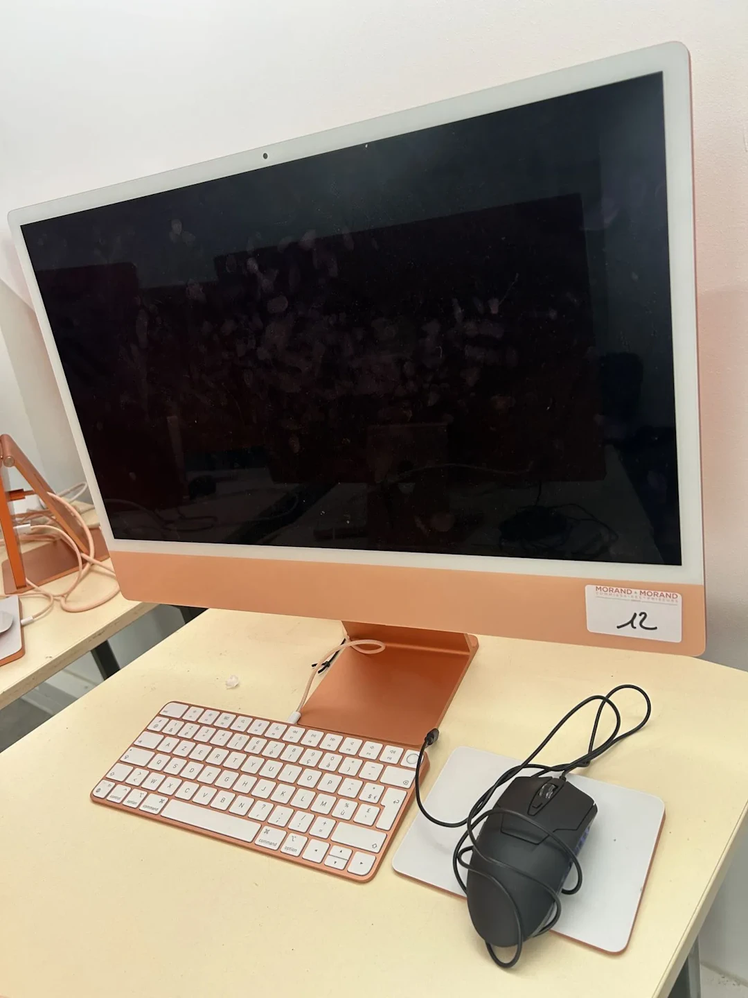 1 iMac modèle A2873, numéro de série HK7009F9D9 - Lot 12