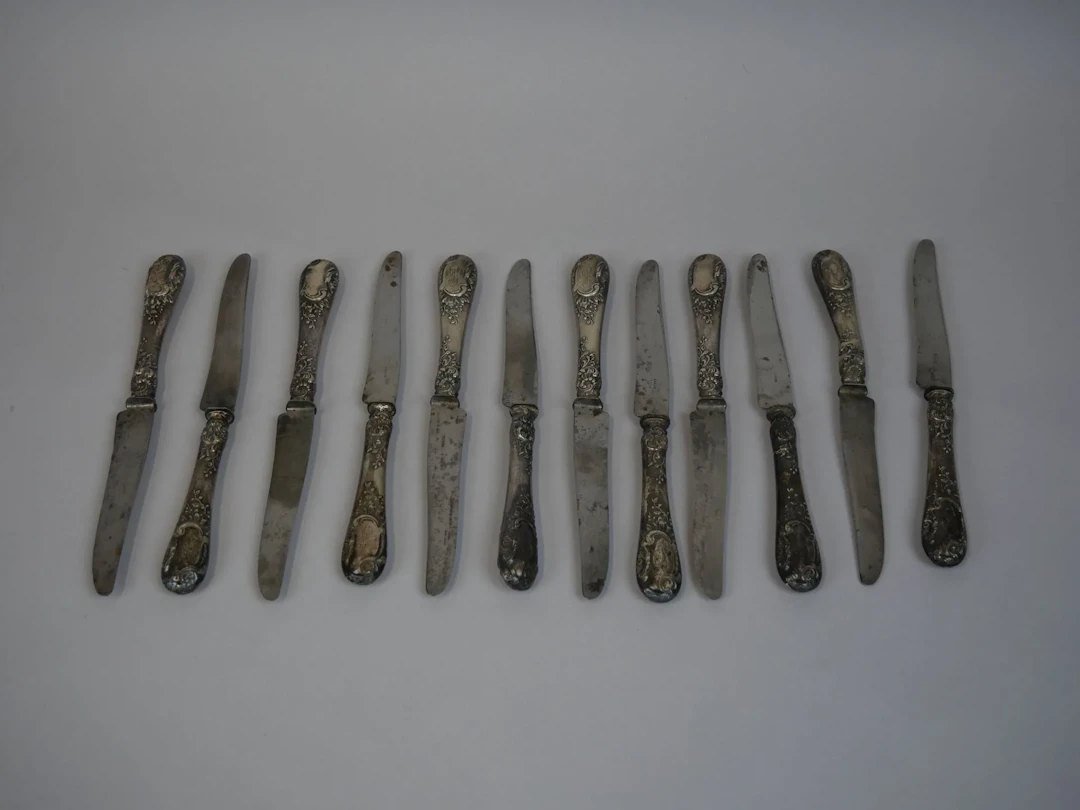 Set of 12 dessert knives in 950-thousandths silver-plated (M - Lot 121