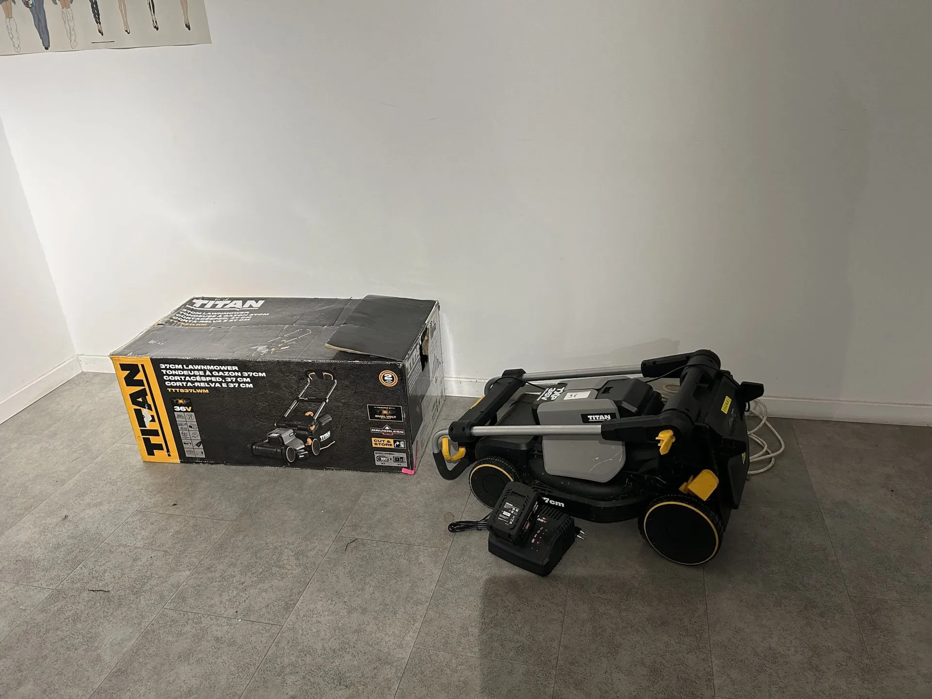 1 tondeuse TITAN avec chargeur - Lot 98