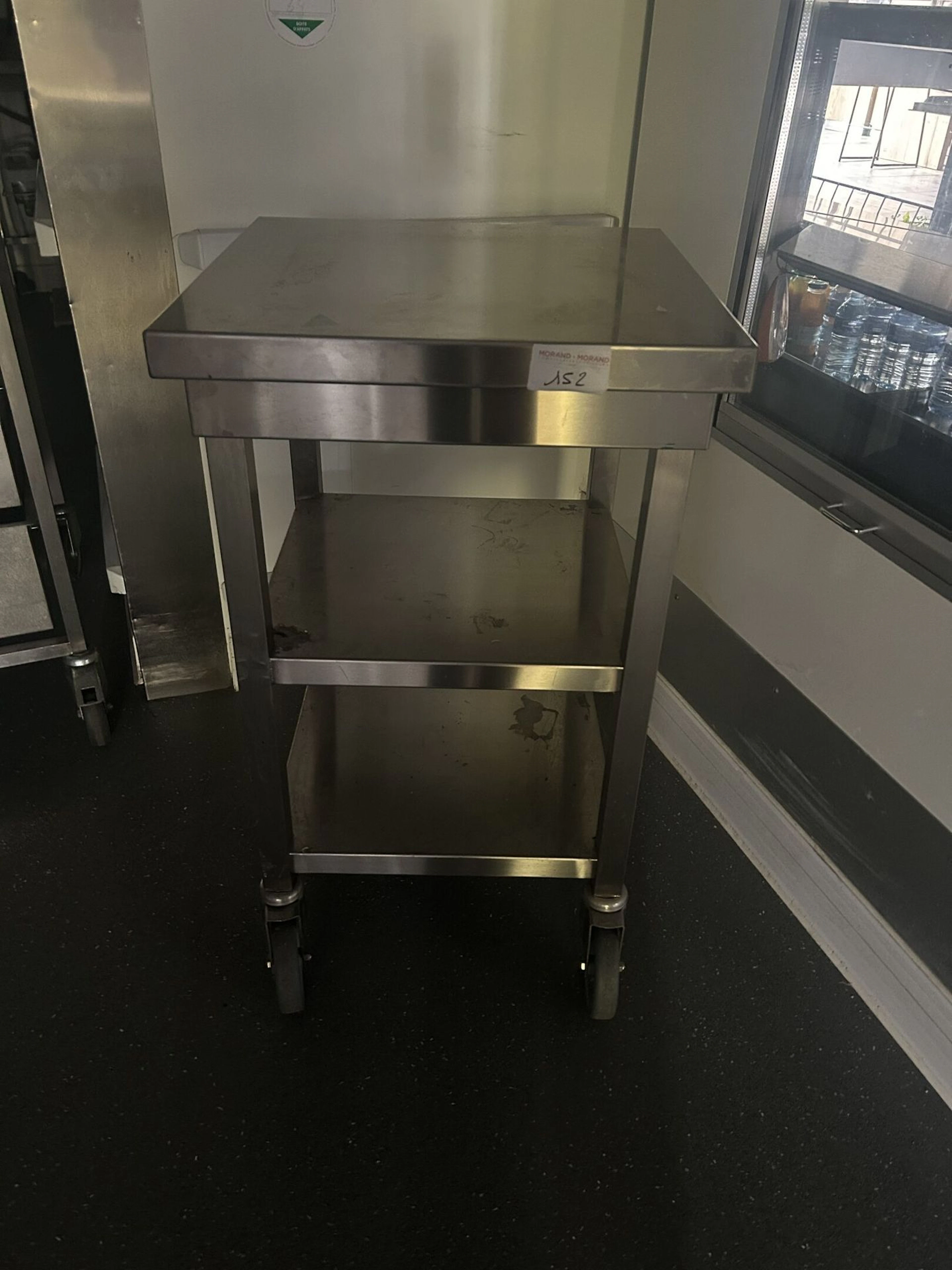 Table inox carrée 3 niveaux - Lot 152