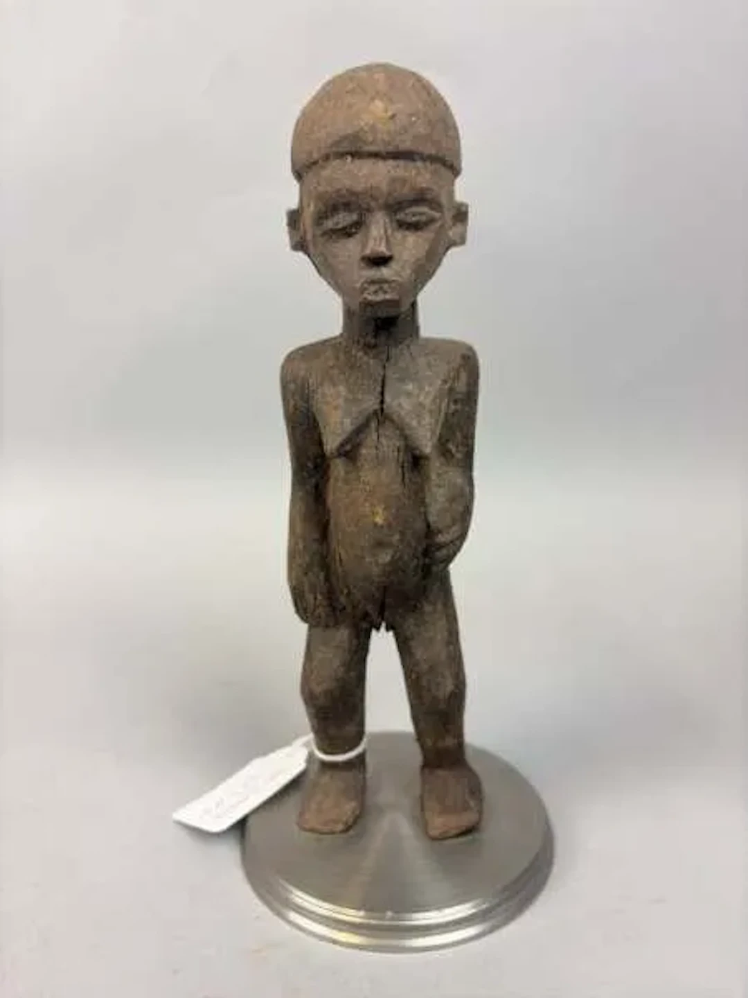 Carved wooden female statuette with a brown patina, depicted - Lot 237
