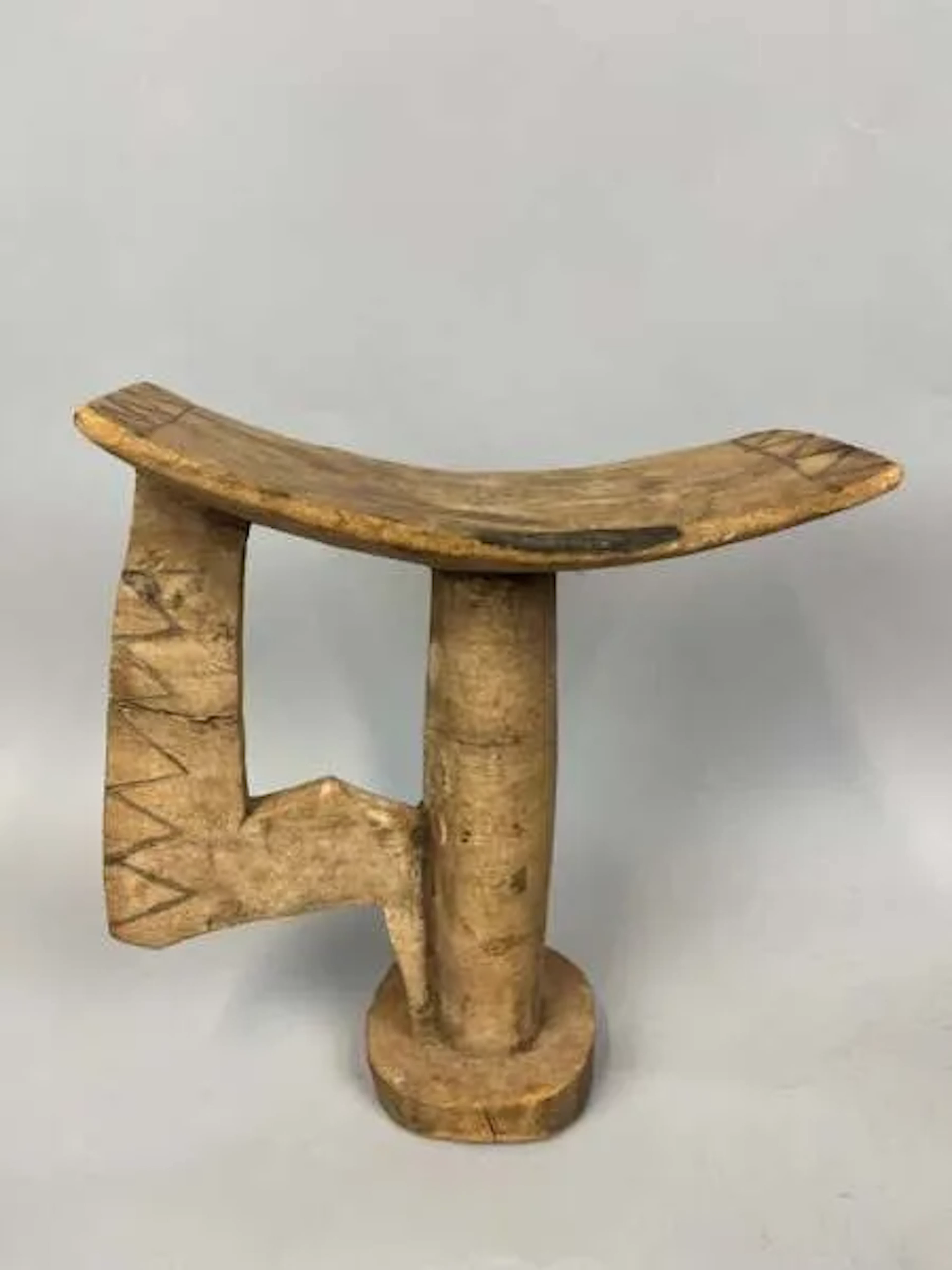 Carved wooden headrest made from a single piece of wood, wit - Lot 230