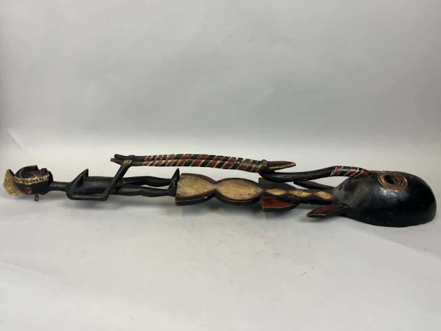 Carved wooden mask with polychrome decoration; the handle is - Lot 238