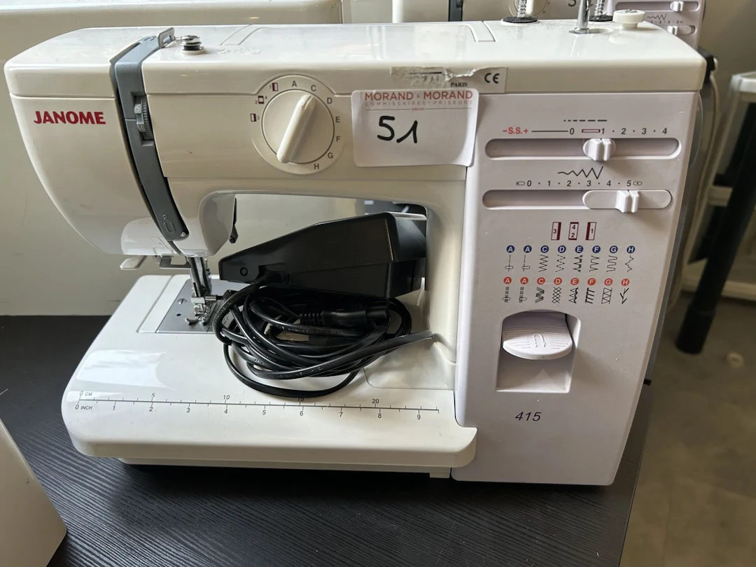 1 machine à coudre FREZAL 415 JANOME - Lot 51