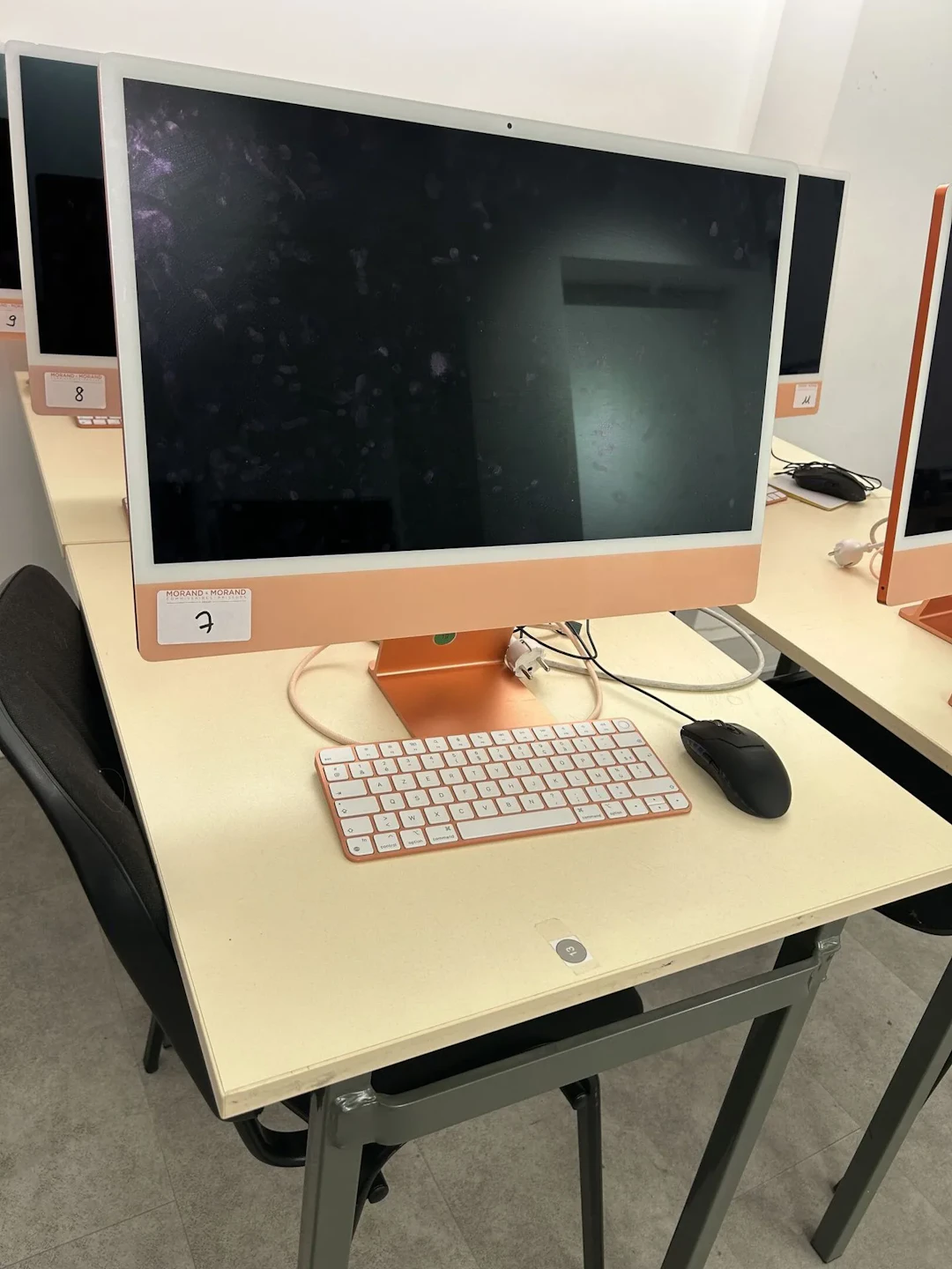 1 iMac modèle A2873, numéro de série Y03D43691R - Lot 7