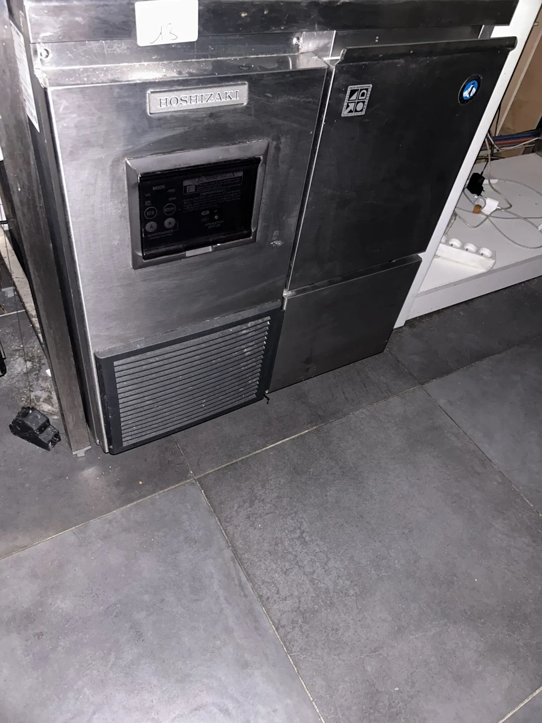 Machine à glaçons HOSHIZAKI - Modèle FM-150KE-N - N° de sé - Lot 143