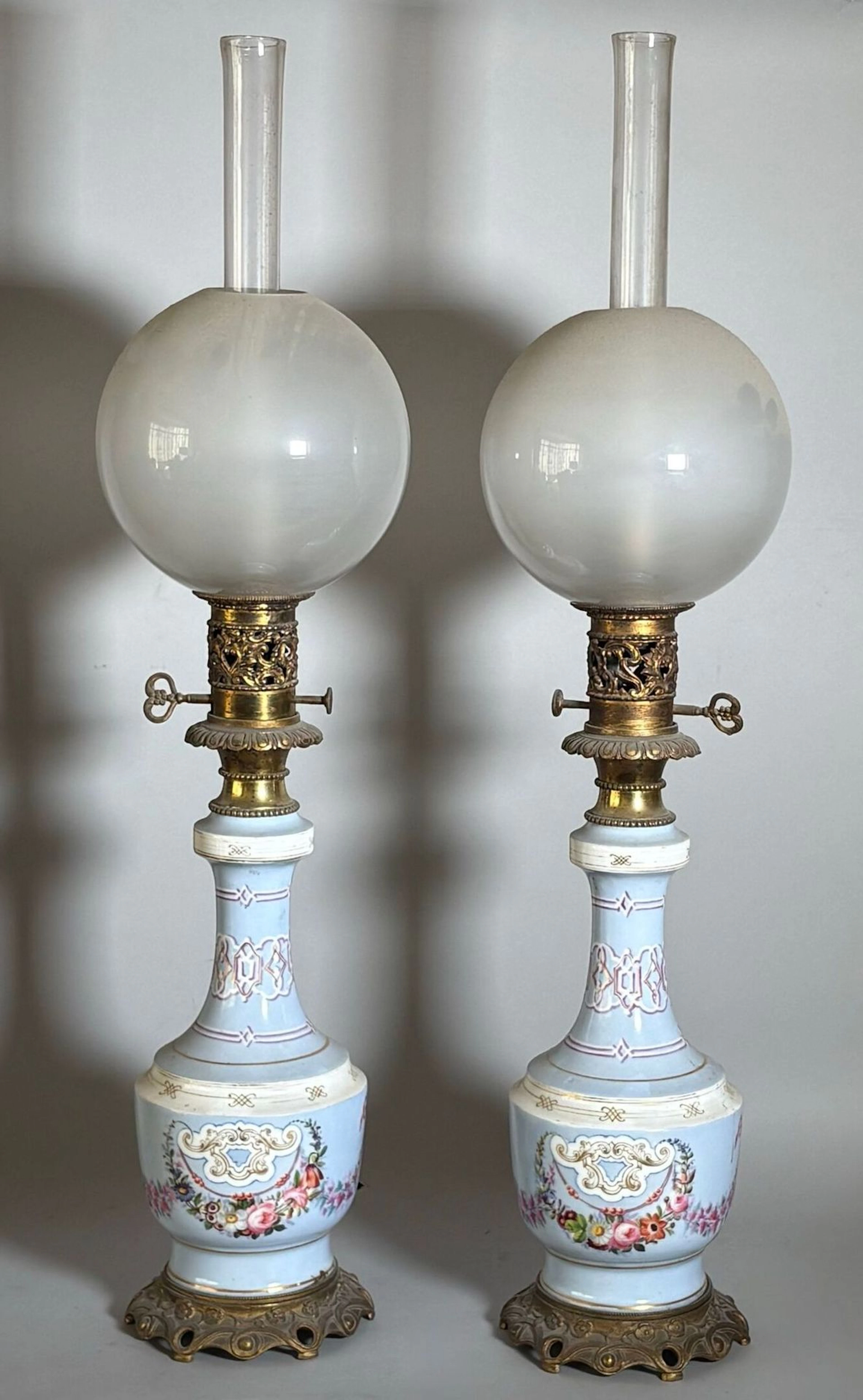 Pair of brass and porcelain kerosene lamps with enameled dec - Lot 244