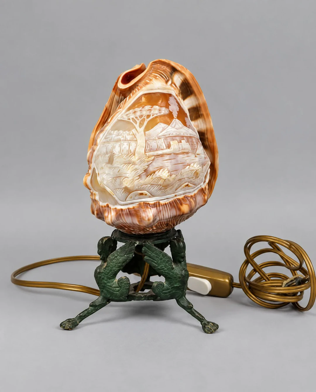 Shell with a cameo-engraved landscape design, likely of Napl - Lot 254