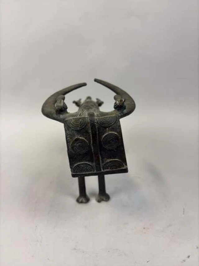 Zoomorphic figure cast in bronze using the lost-wax method, - Lot 223