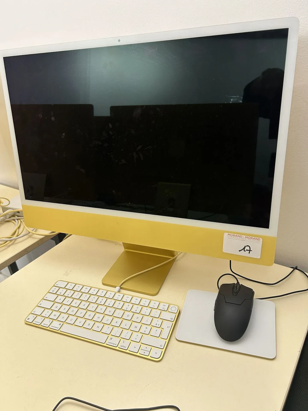1 iMac modèle A2873, numéro de série JH00K6NYJK - Lot 17