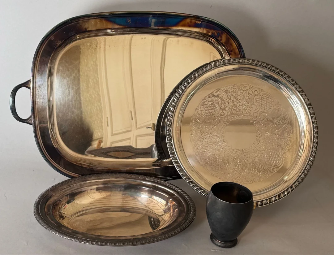 Set of silver plated metal pieces consisting of: - Lot 180