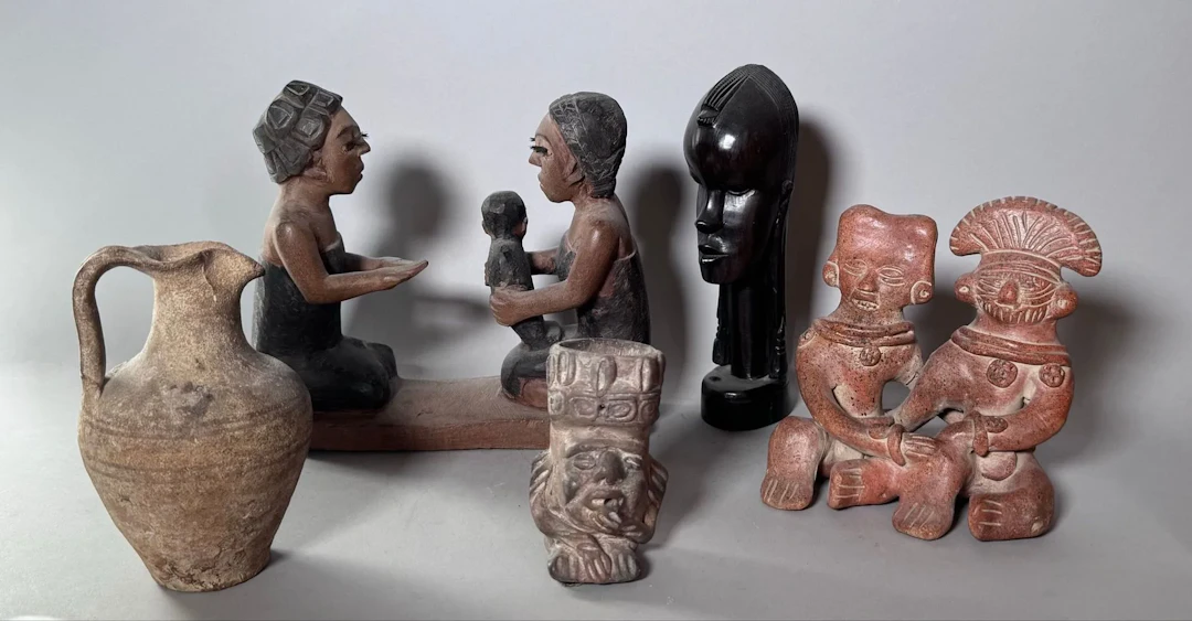 TRAVEL SOUVENIRS - AFRICA, MEXICO, ANTIQUES WITH STYLE - Lot 210