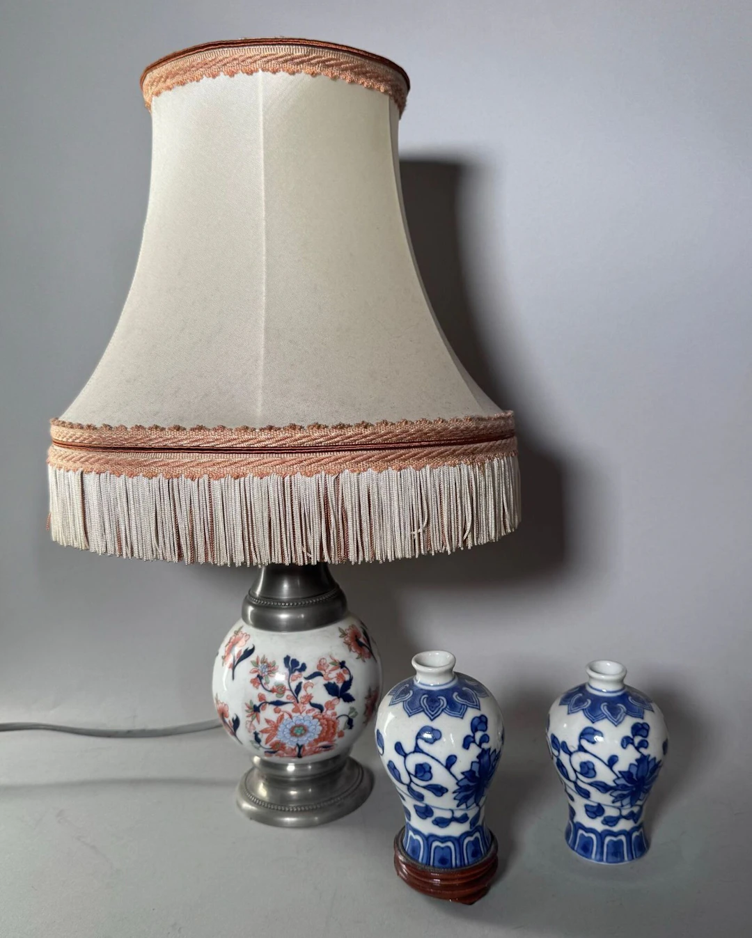 Set of decorative objects comprising: - Lot 246