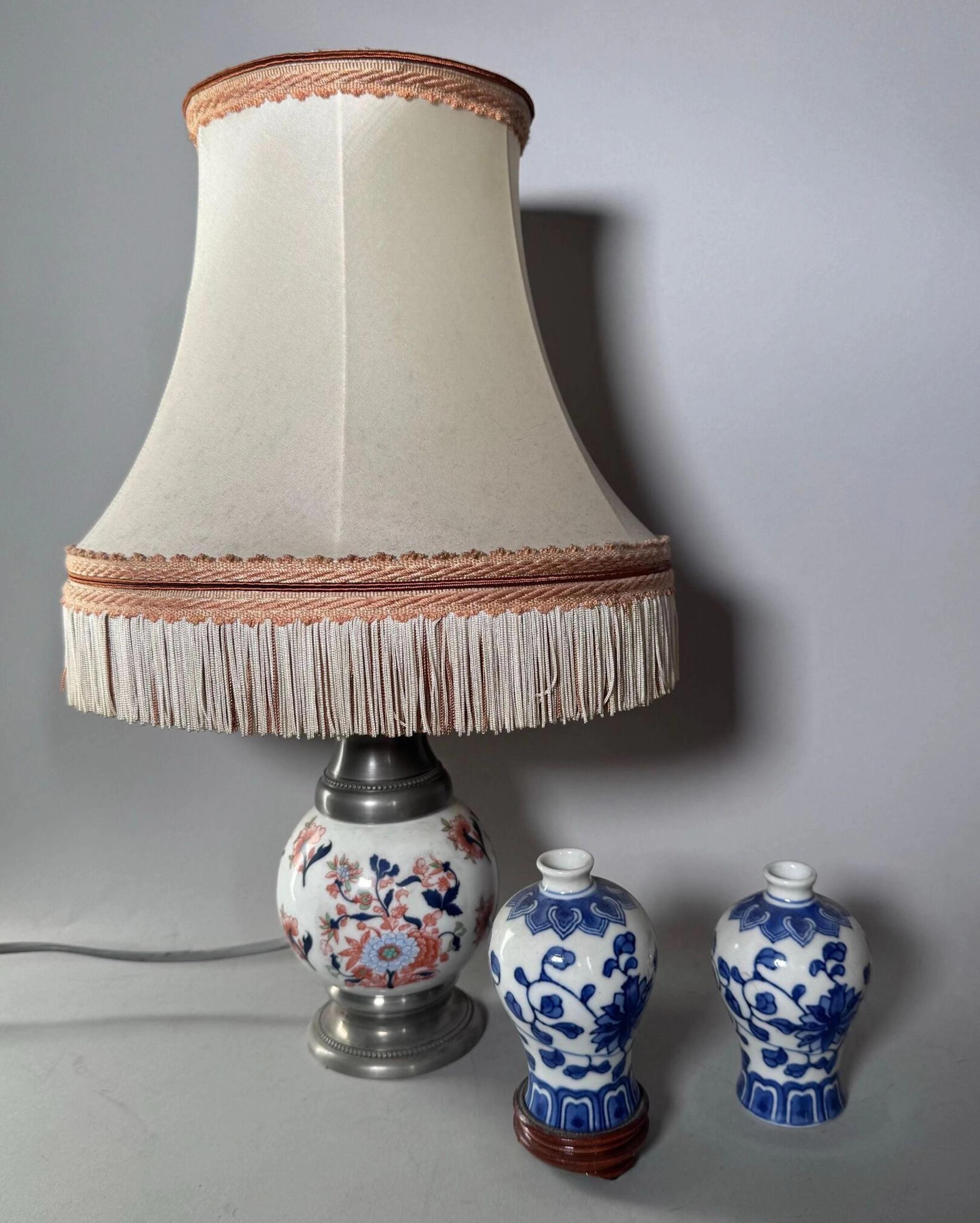 Set of decorative objects comprising: - Lot 246
