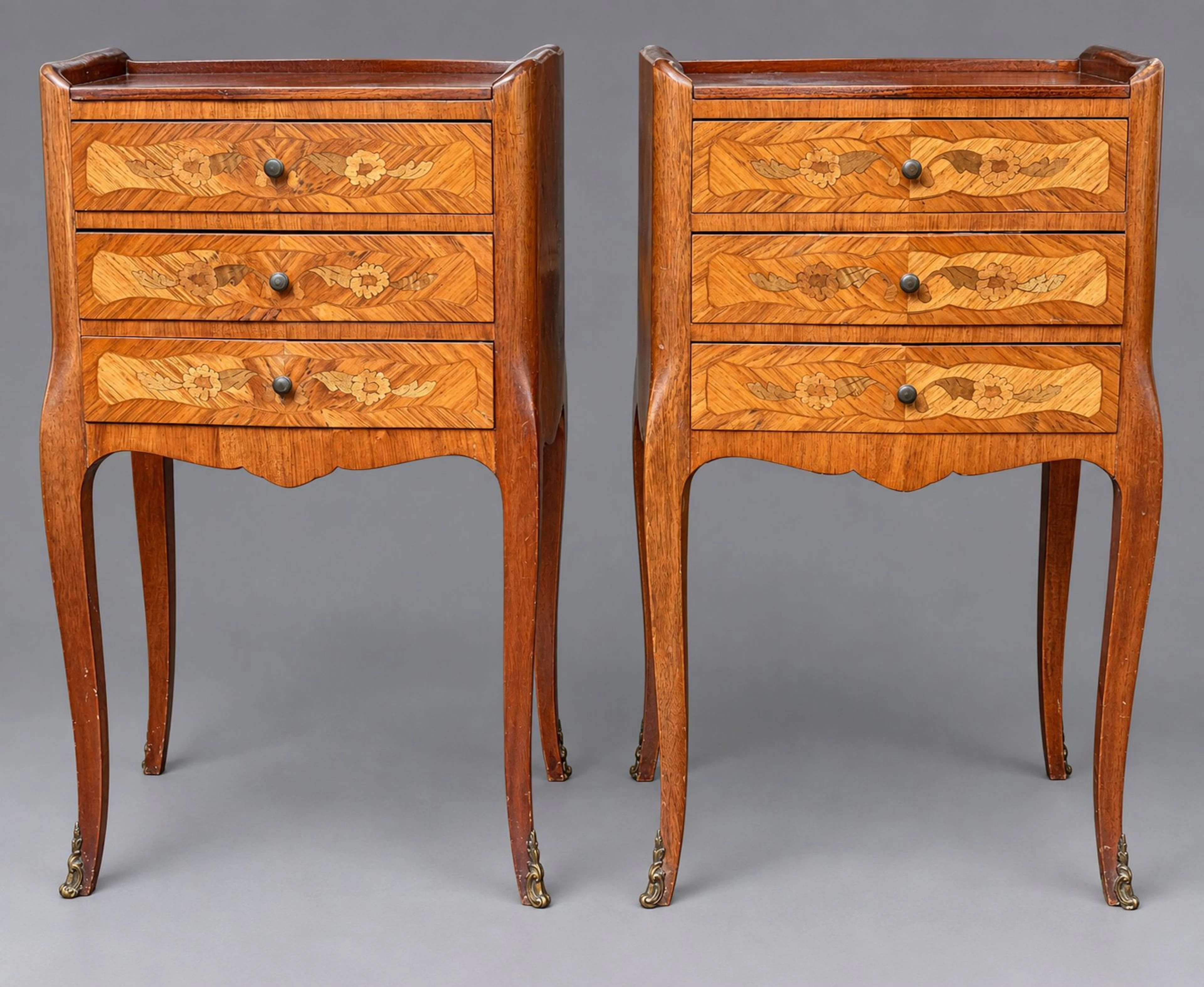 Furniture set consisting of: - Lot 251