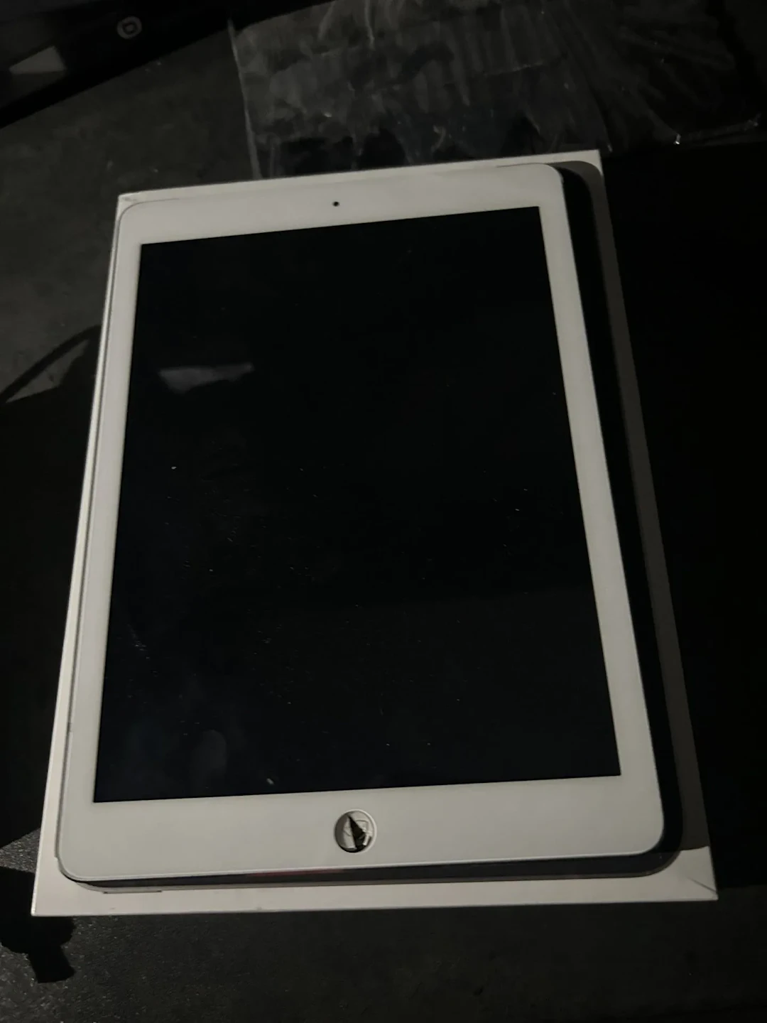 Réunion d'un IPAD - Modèle A1475 (bouton central cassé), d'u - Lot 219