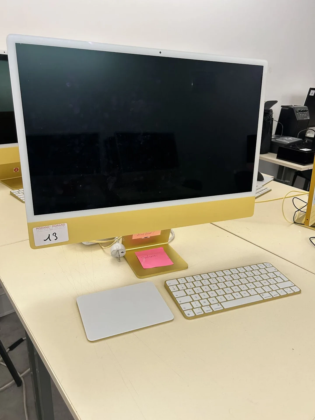1 iMac modèle A2873, numéro de série Y05DV66Q3N - Lot 13