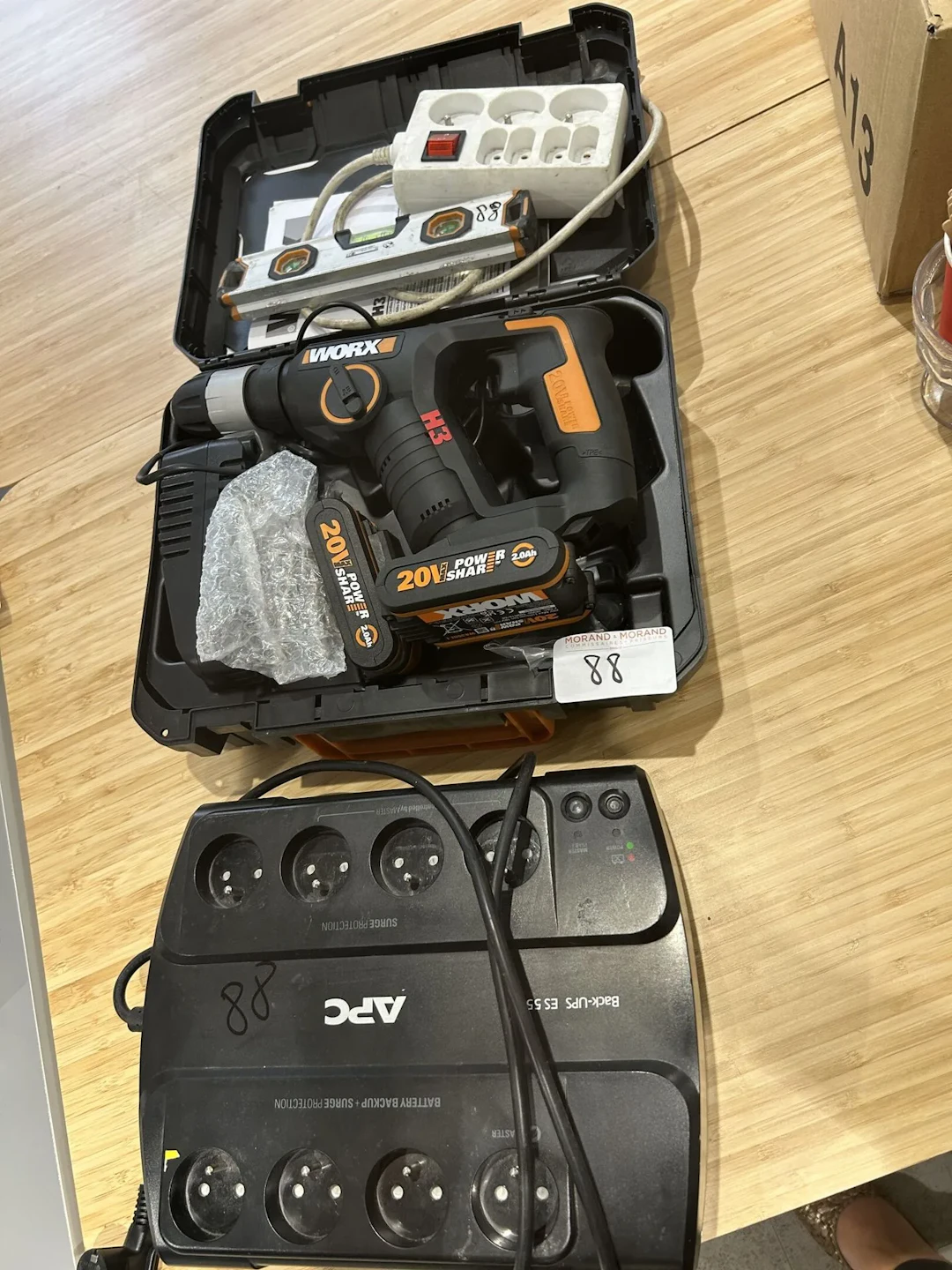 - 1 visseuse-dévisseuse WORX modèle WA3551.1, avec chargeur - Lot 88