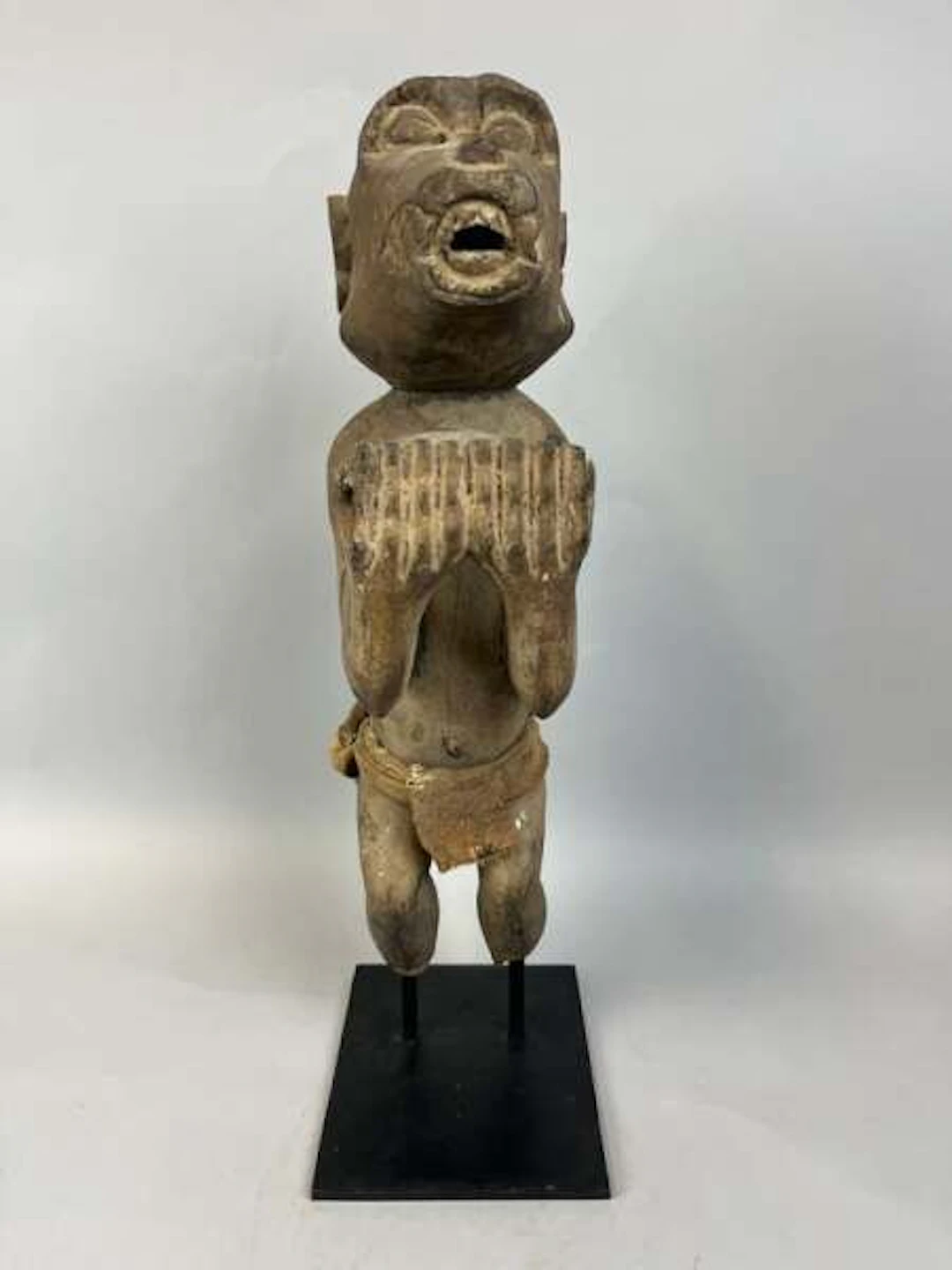 Statuette also known as the “begging monkey” because it hold - Lot 202