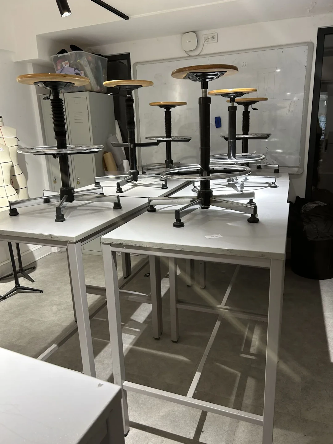 Réunion de matériel professionnel comprenant : - Lot 76