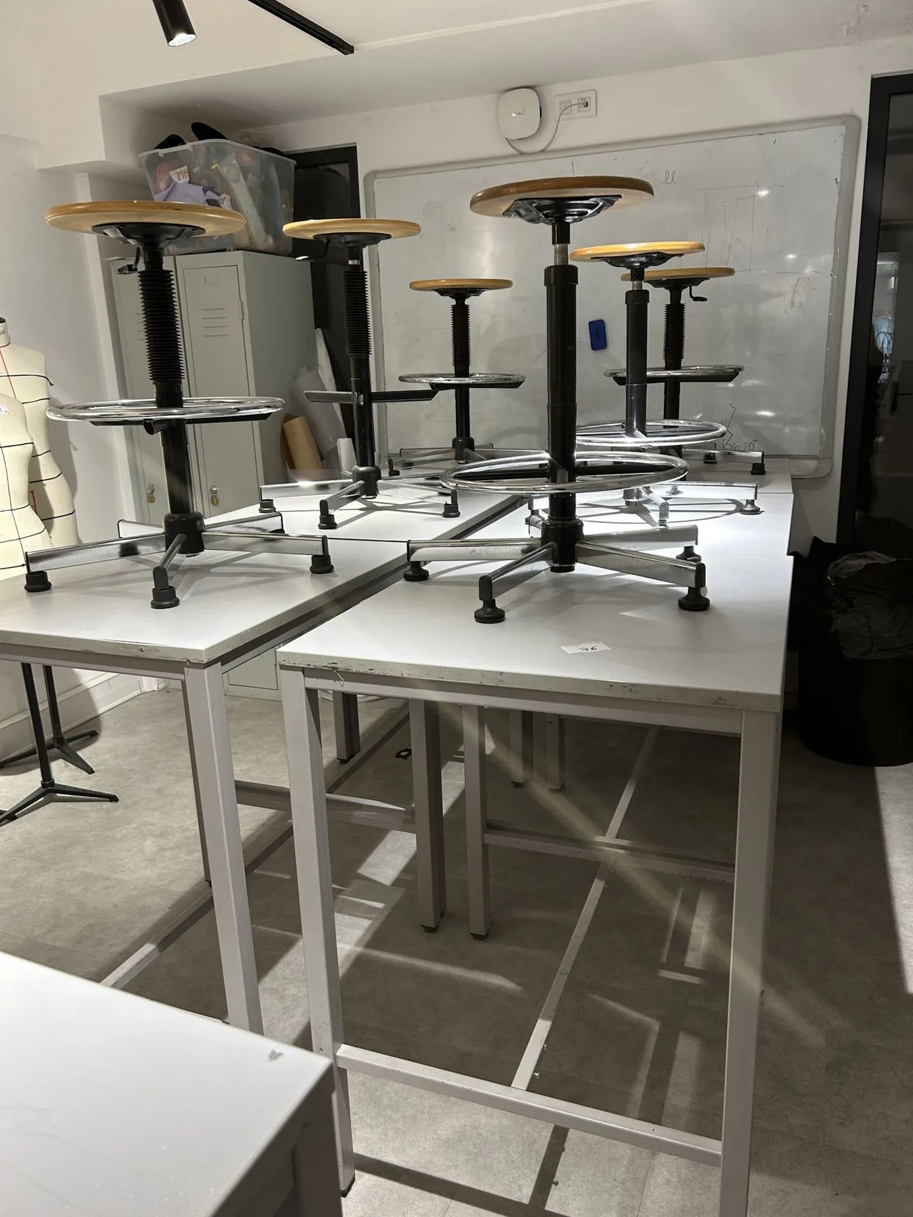 Réunion de matériel professionnel comprenant : - Lot 76
