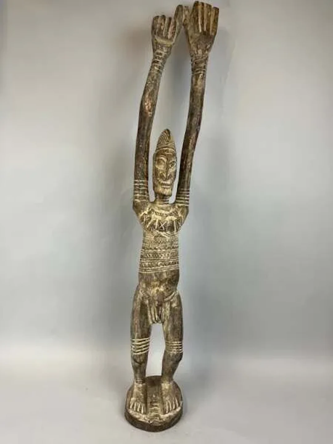 Carved wooden statue with raised arms and a brown patina, de - Lot 212