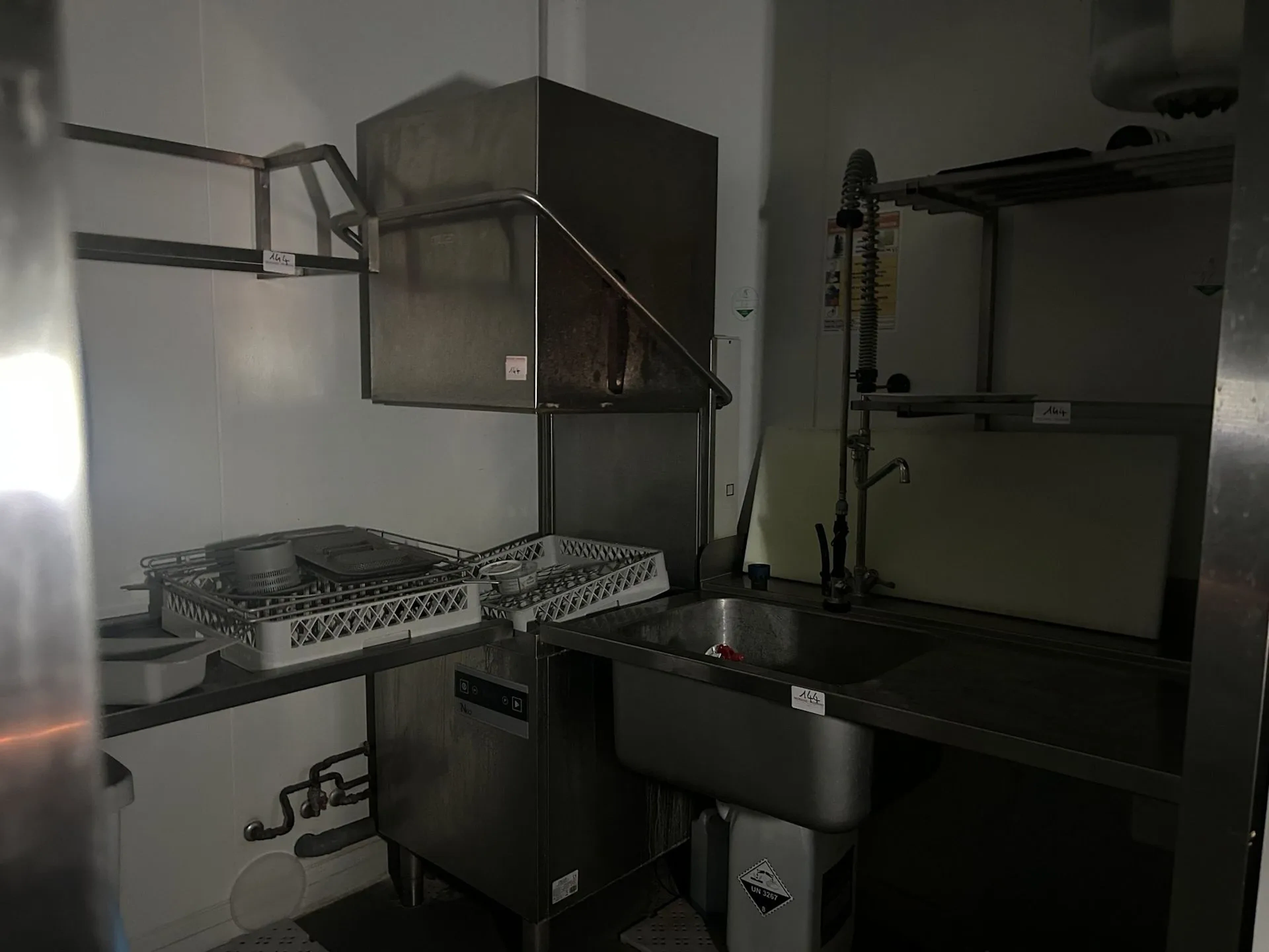 Lave-vaisselle à capot + 2 paniers avec table inox COLGED - - Lot 144