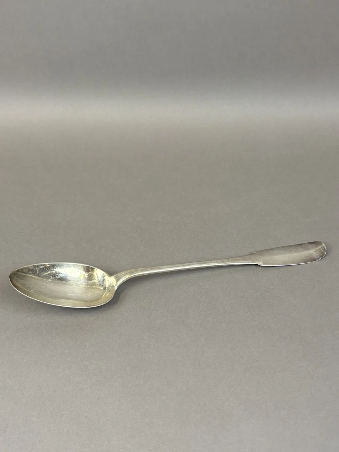 An 18th-century solid silver stew spoon, “Vieux-Paris” model - Lot 123