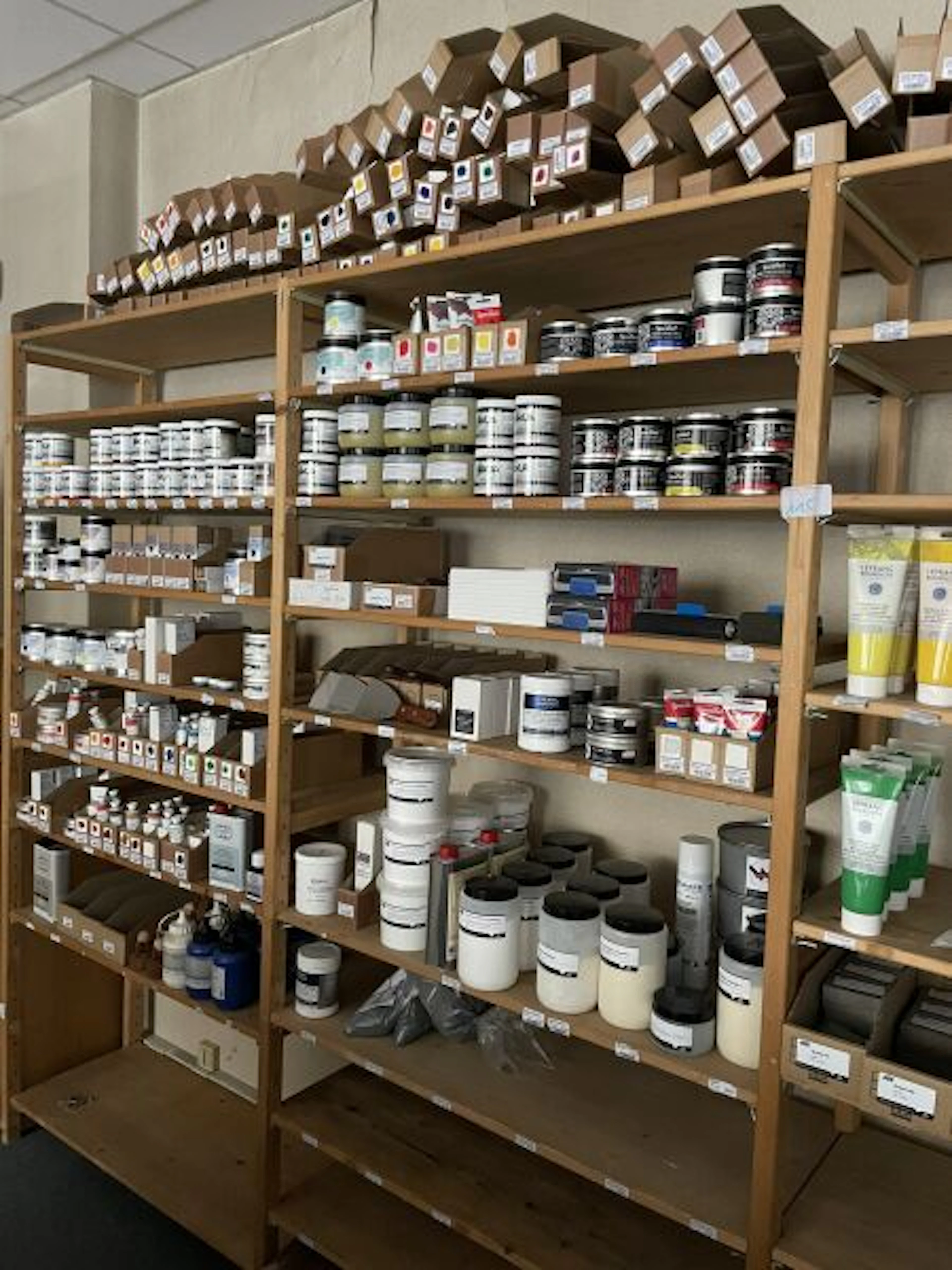 Stock de matériels d'arts graphiques (encres, supports, outi - Lot 115