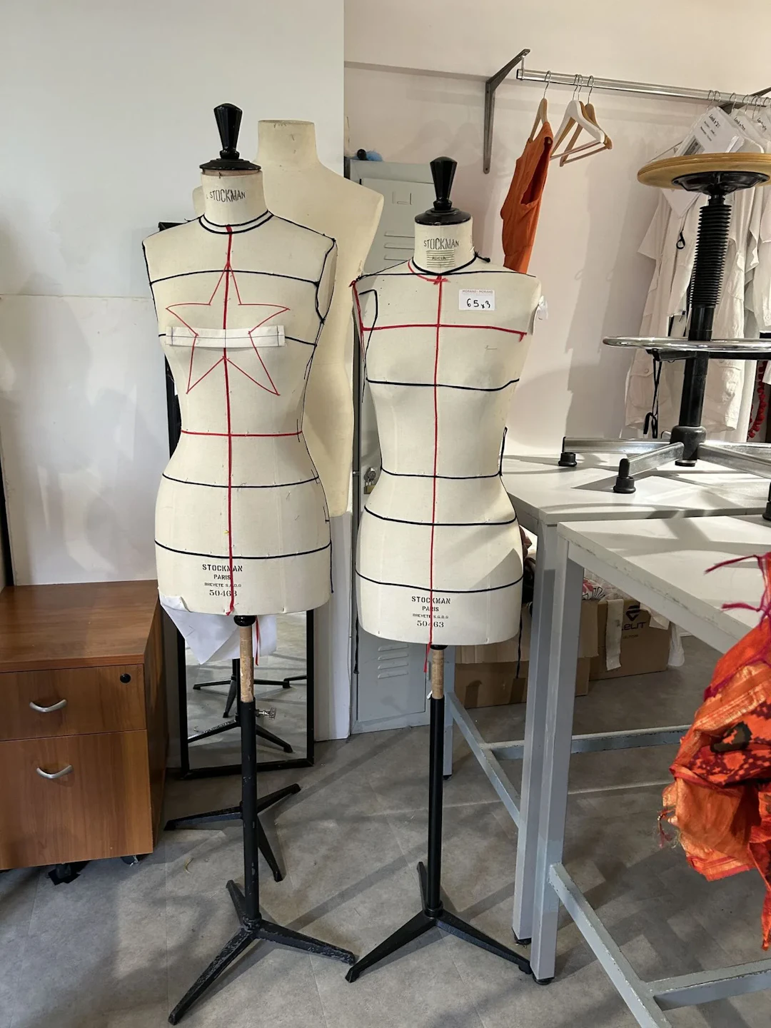 Réunion 3 mannequins STOCKMAN en buste sur pied métallique, - Lot 65
