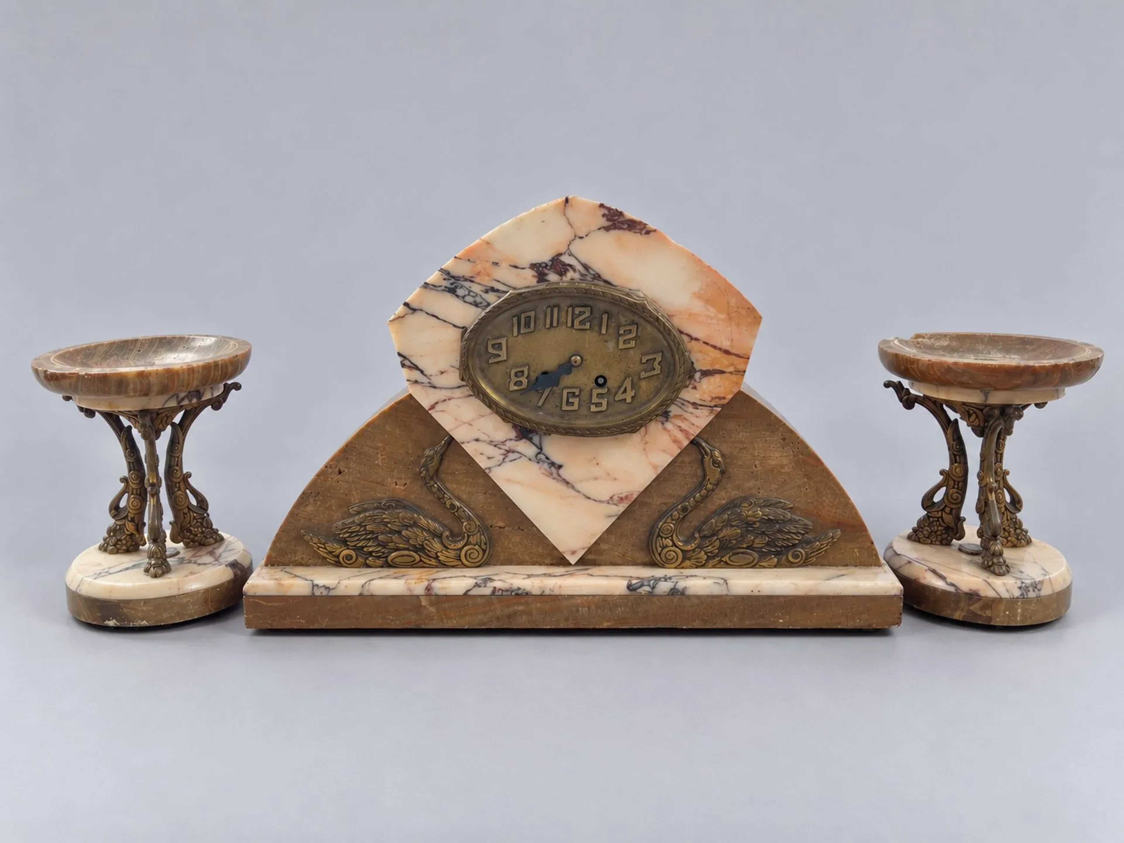 Art Deco marble clock with swan motifs, a dial featuring Ara - Lot 255