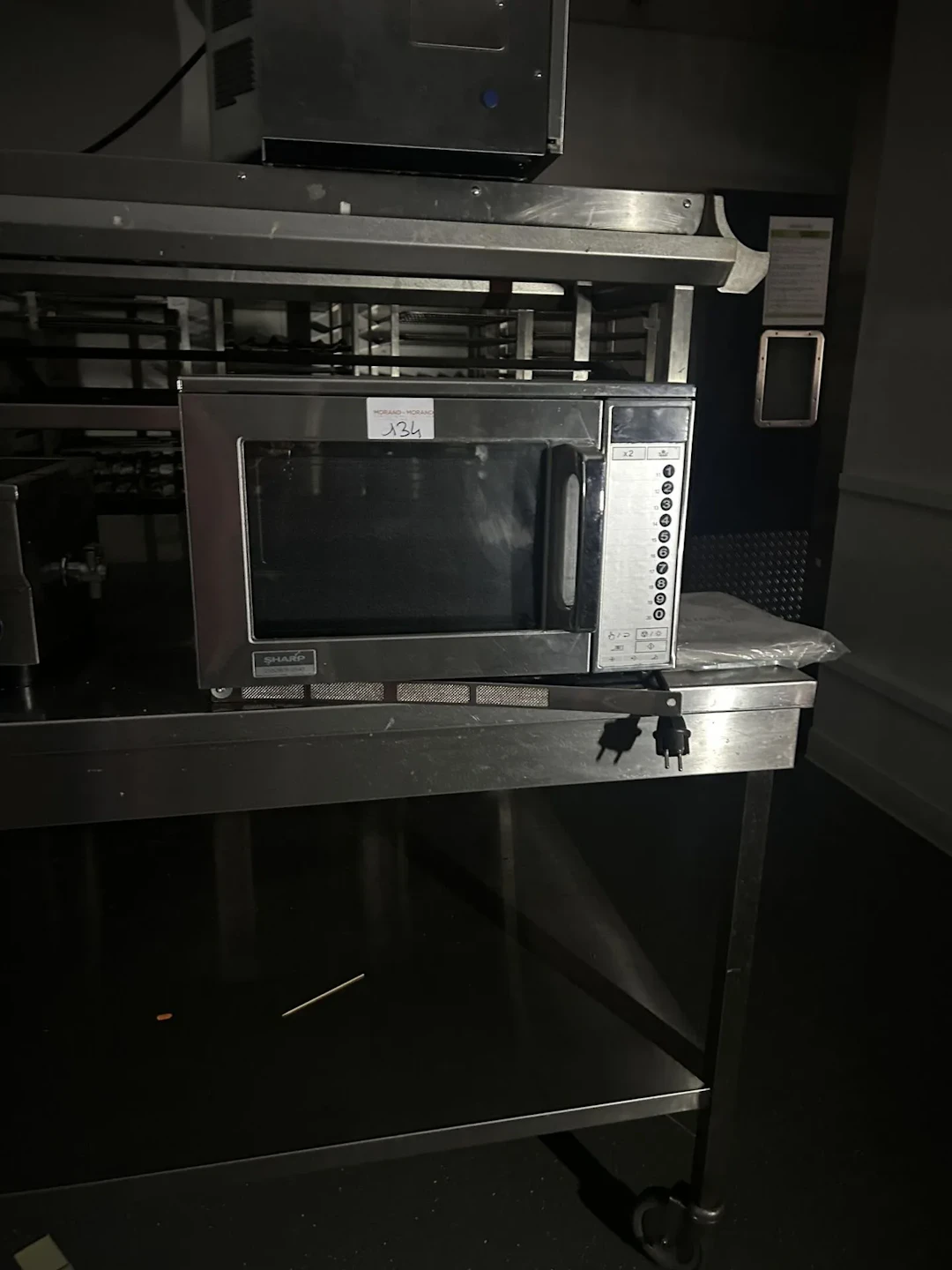 Four micro-ondes inox SHARP - Lot 134