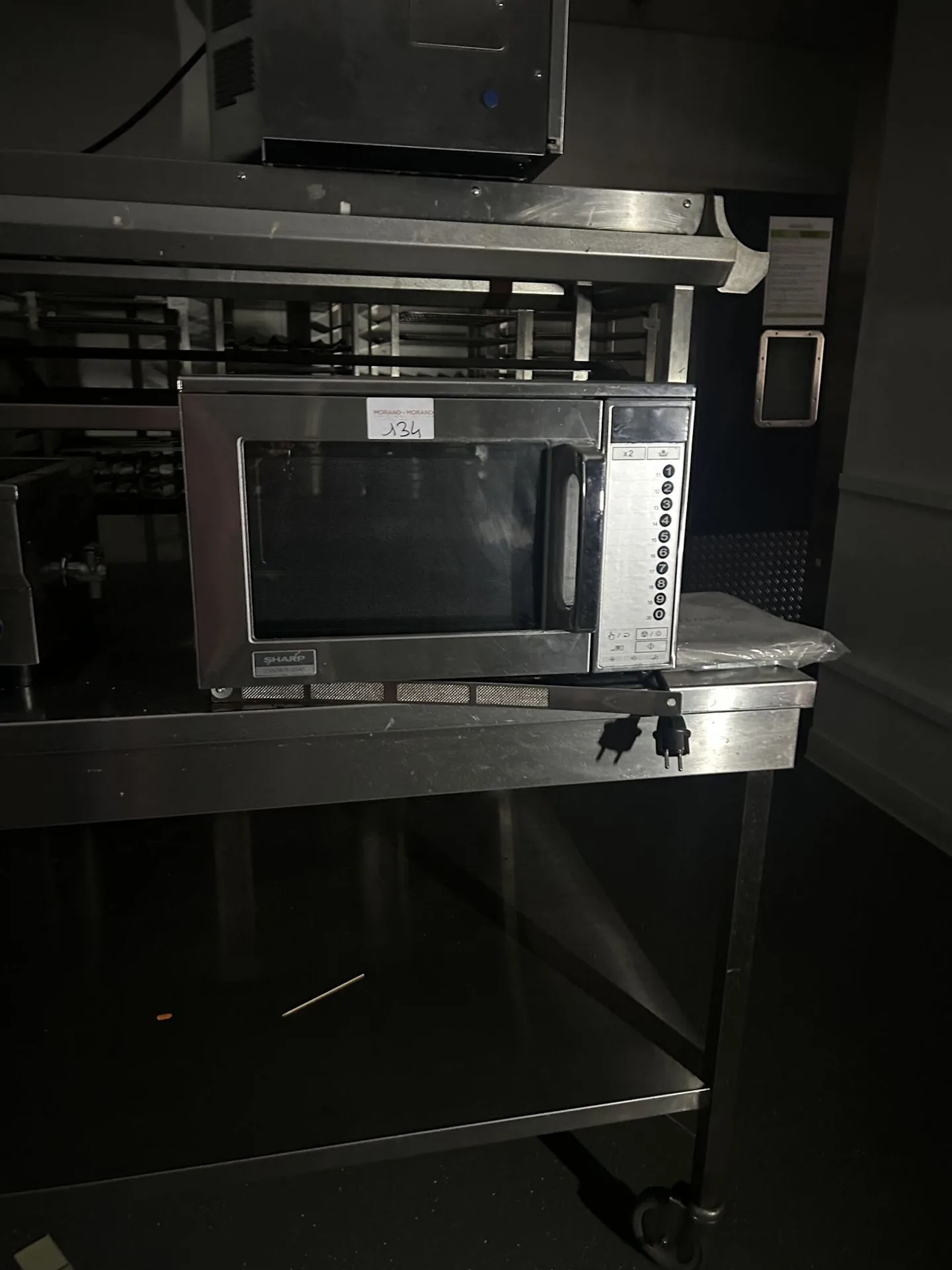 Four micro-ondes inox SHARP - Lot 134