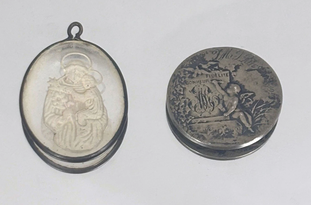 Silver wedding medal, engraved by Emile DROPSY; the obverse - Lot 218