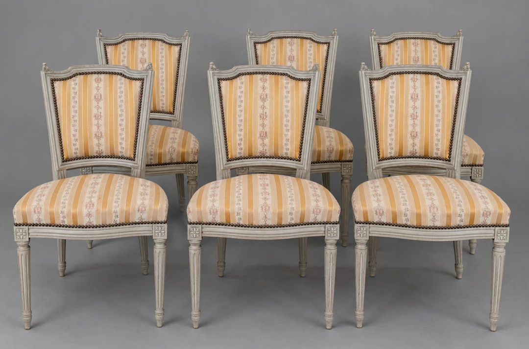 Set of six cabriolet chairs in molded, carved, and gray-lacq - Lot 253