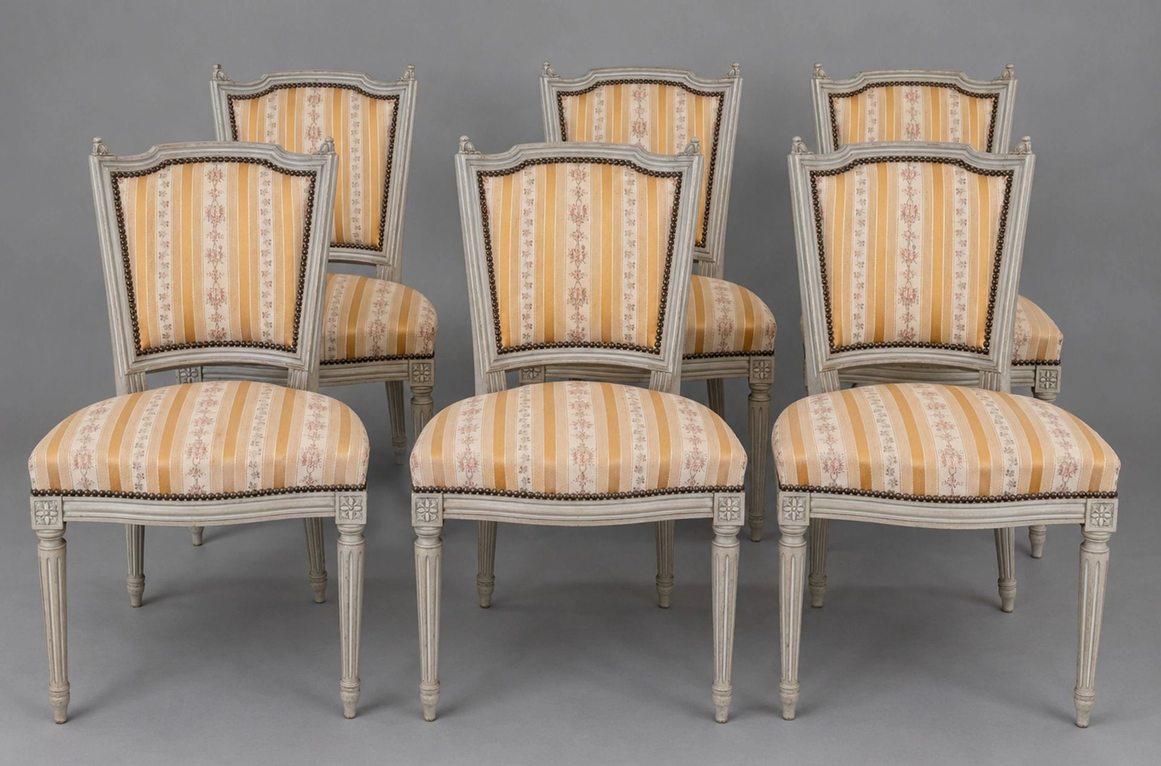 Set of six cabriolet chairs in molded, carved, and gray-lacq - Lot 253