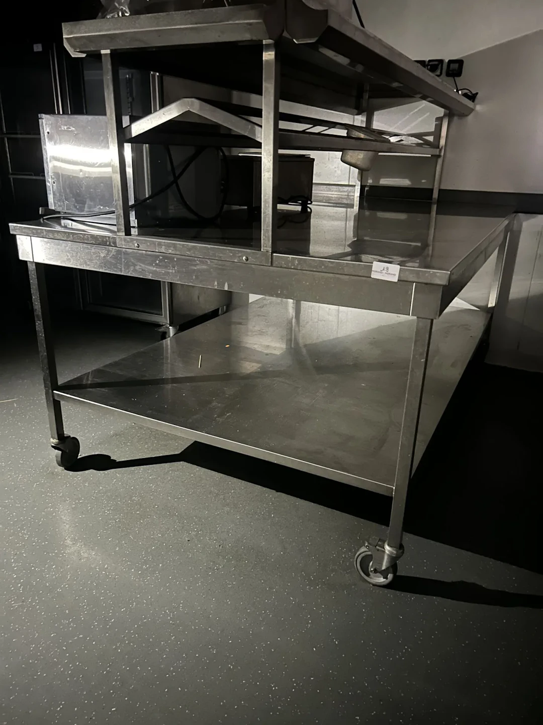Table double mobile inox 2 niveaux avec surétagères et empla - Lot 149