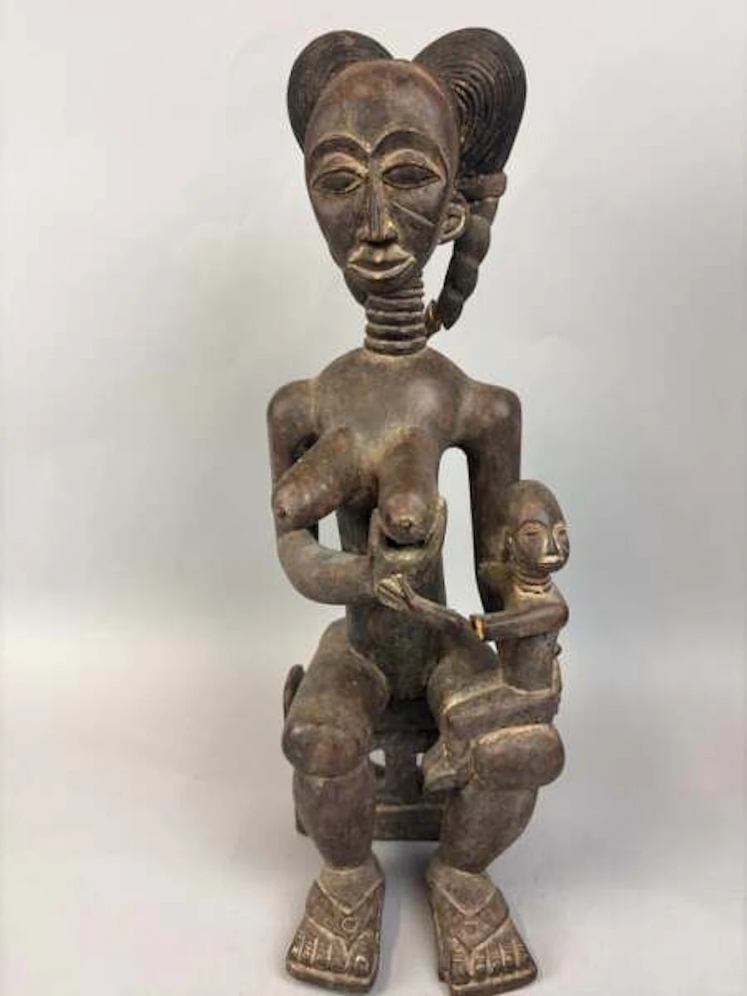 Carved wooden maternity statue with a dark patina, depicting - Lot 211