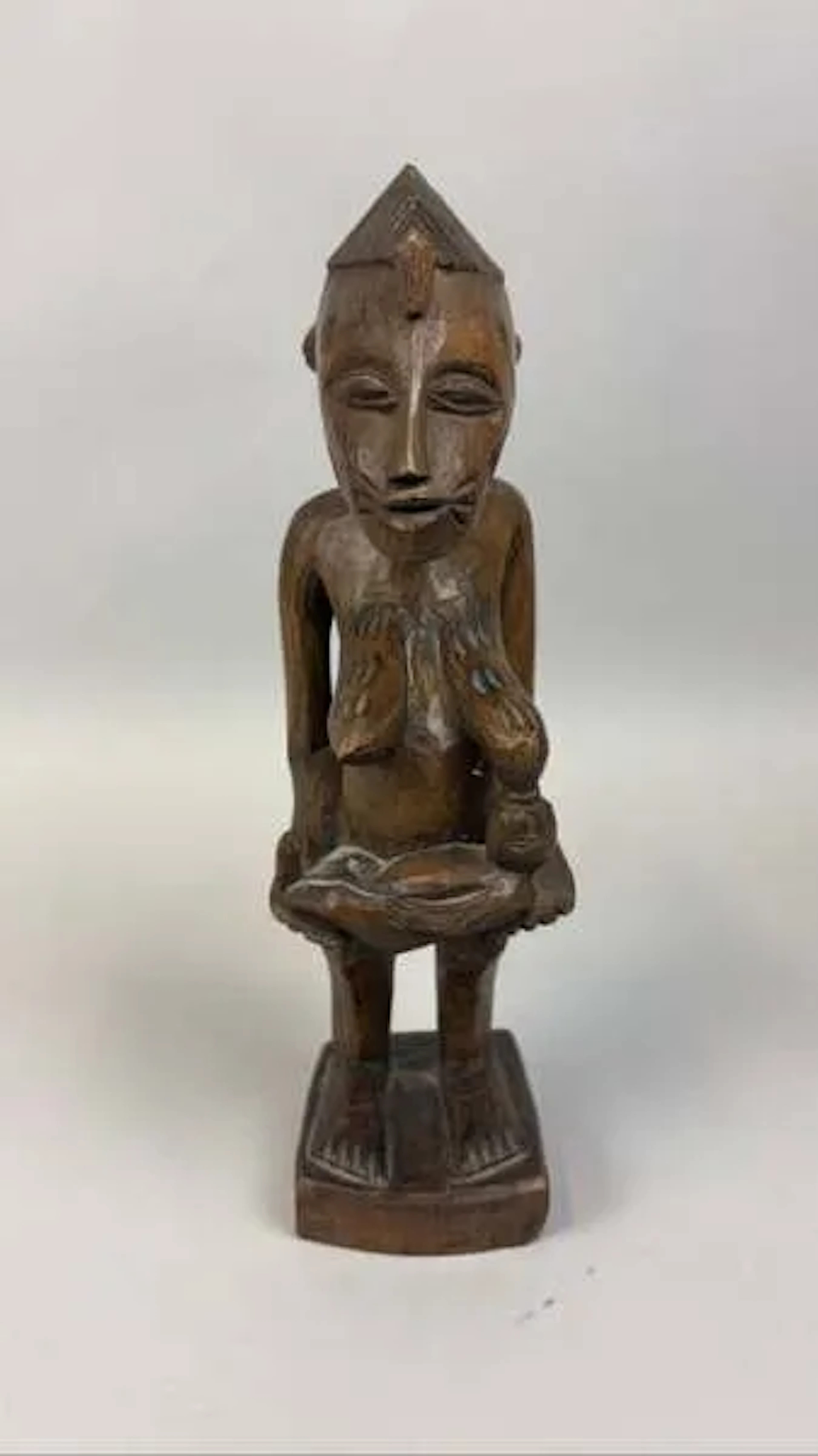 Carved wooden maternity statue with a brown patina, depictin - Lot 220